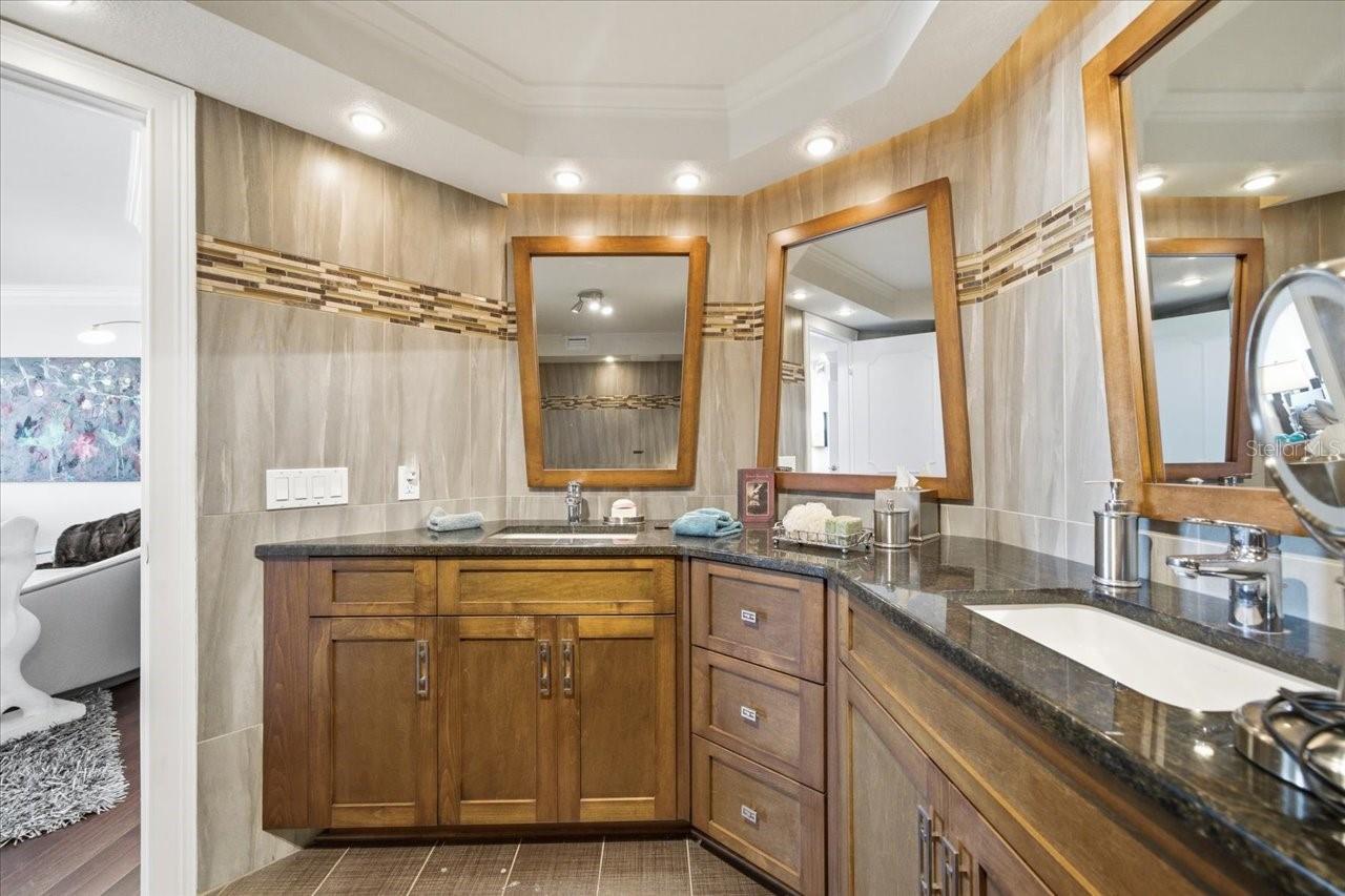736 ISLAND WAY CONDO - Residential