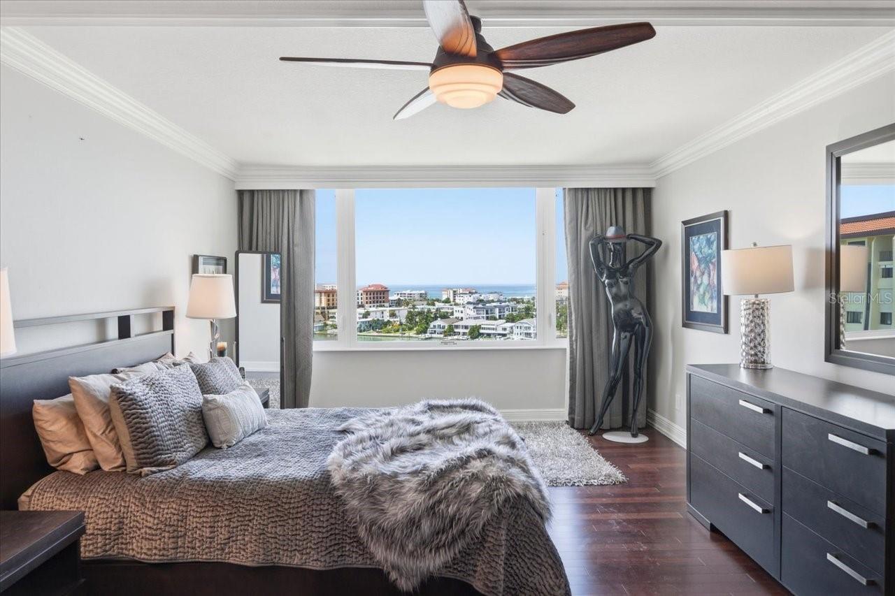 736 ISLAND WAY CONDO - Residential