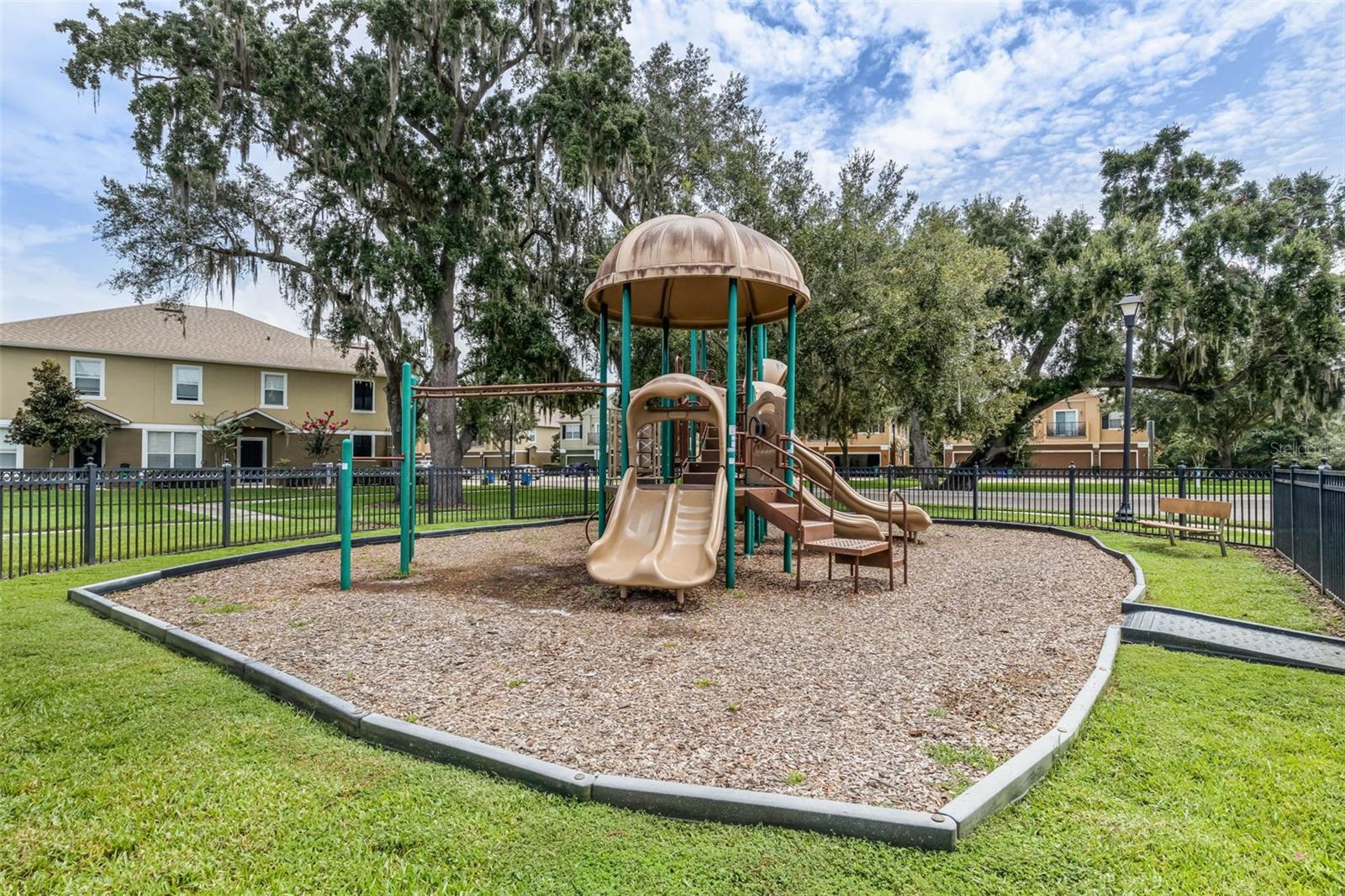 VILLAS/TUCKER OAKS - Residential