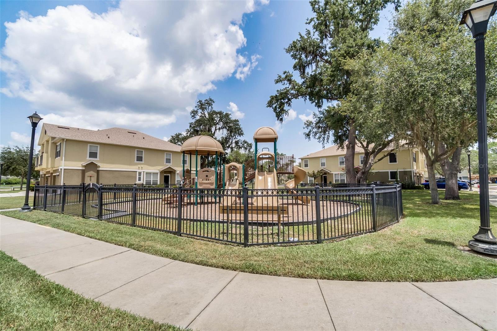 VILLAS/TUCKER OAKS - Residential
