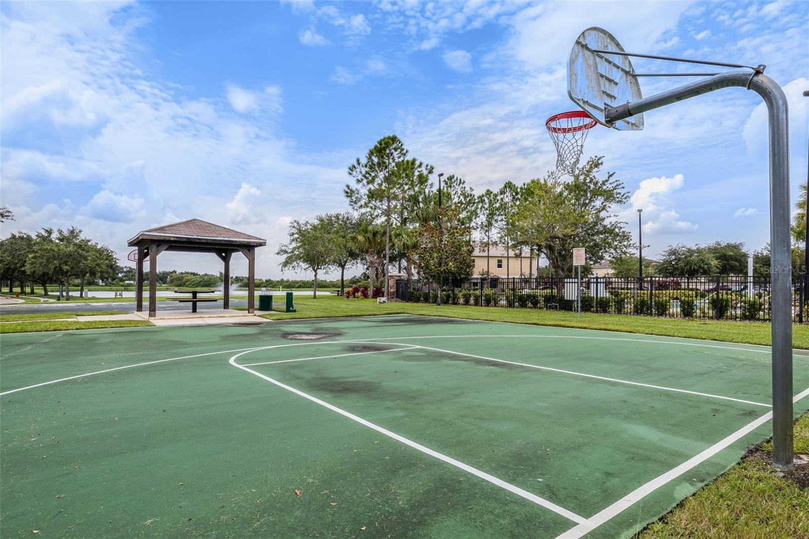 VILLAS/TUCKER OAKS - Residential