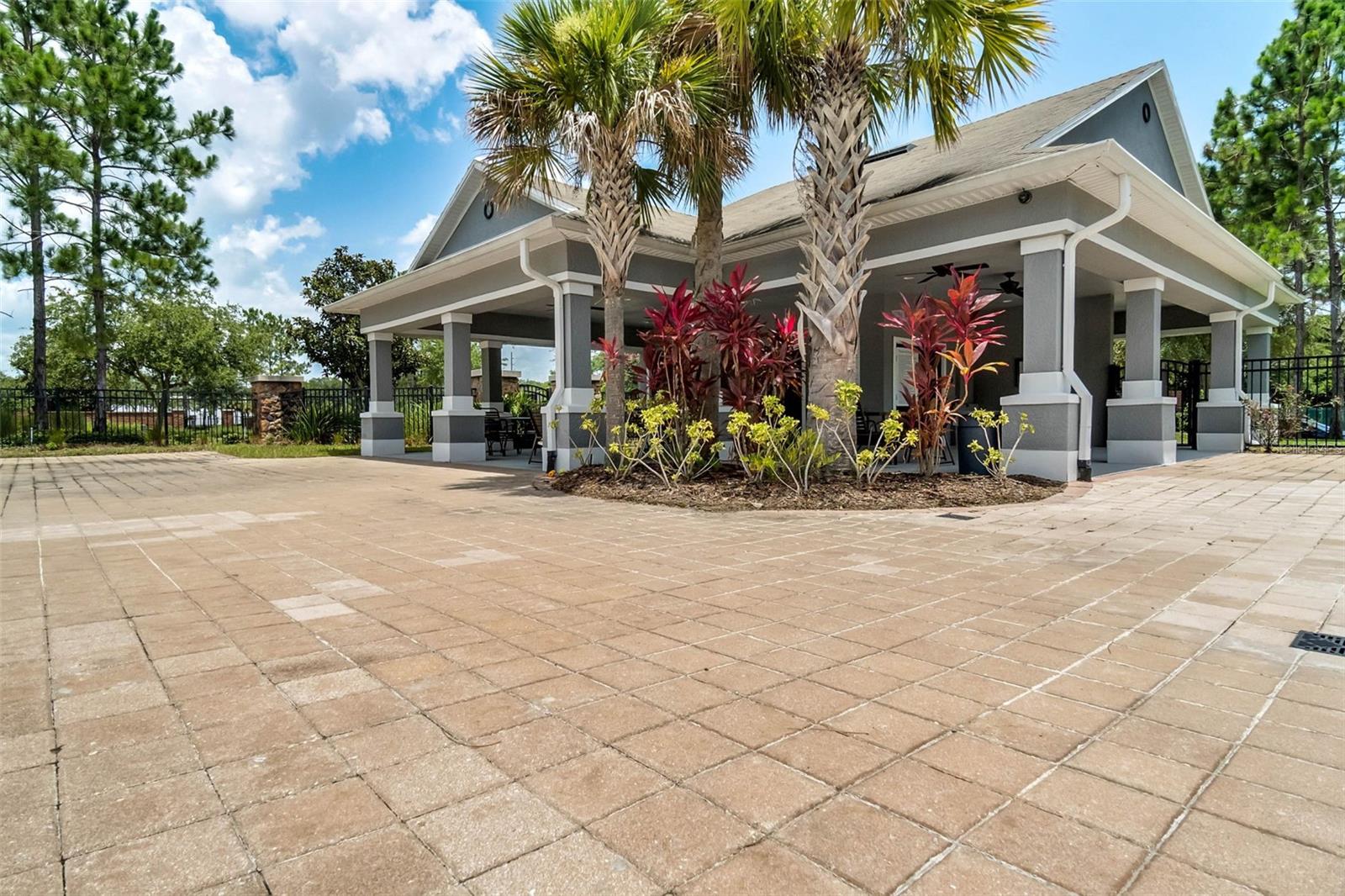 VILLAS/TUCKER OAKS - Residential