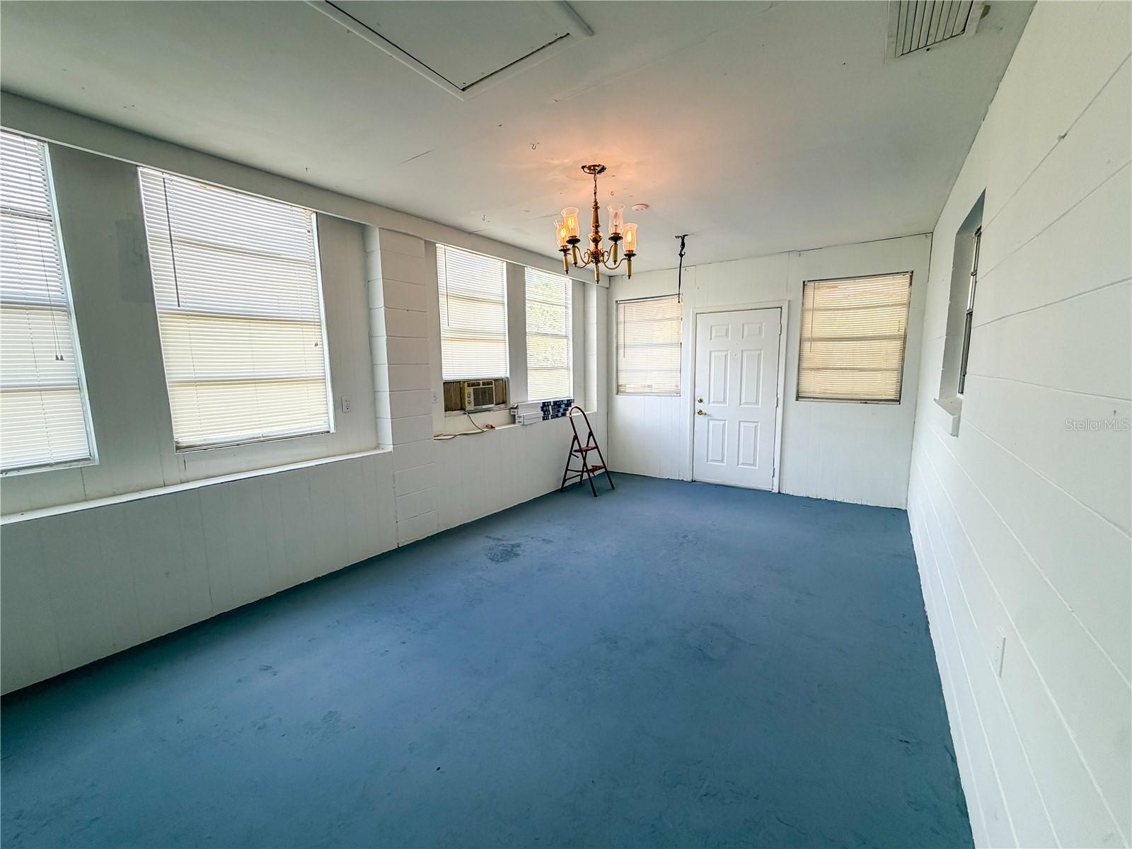 SUN RAY HOMES 01 - Residential