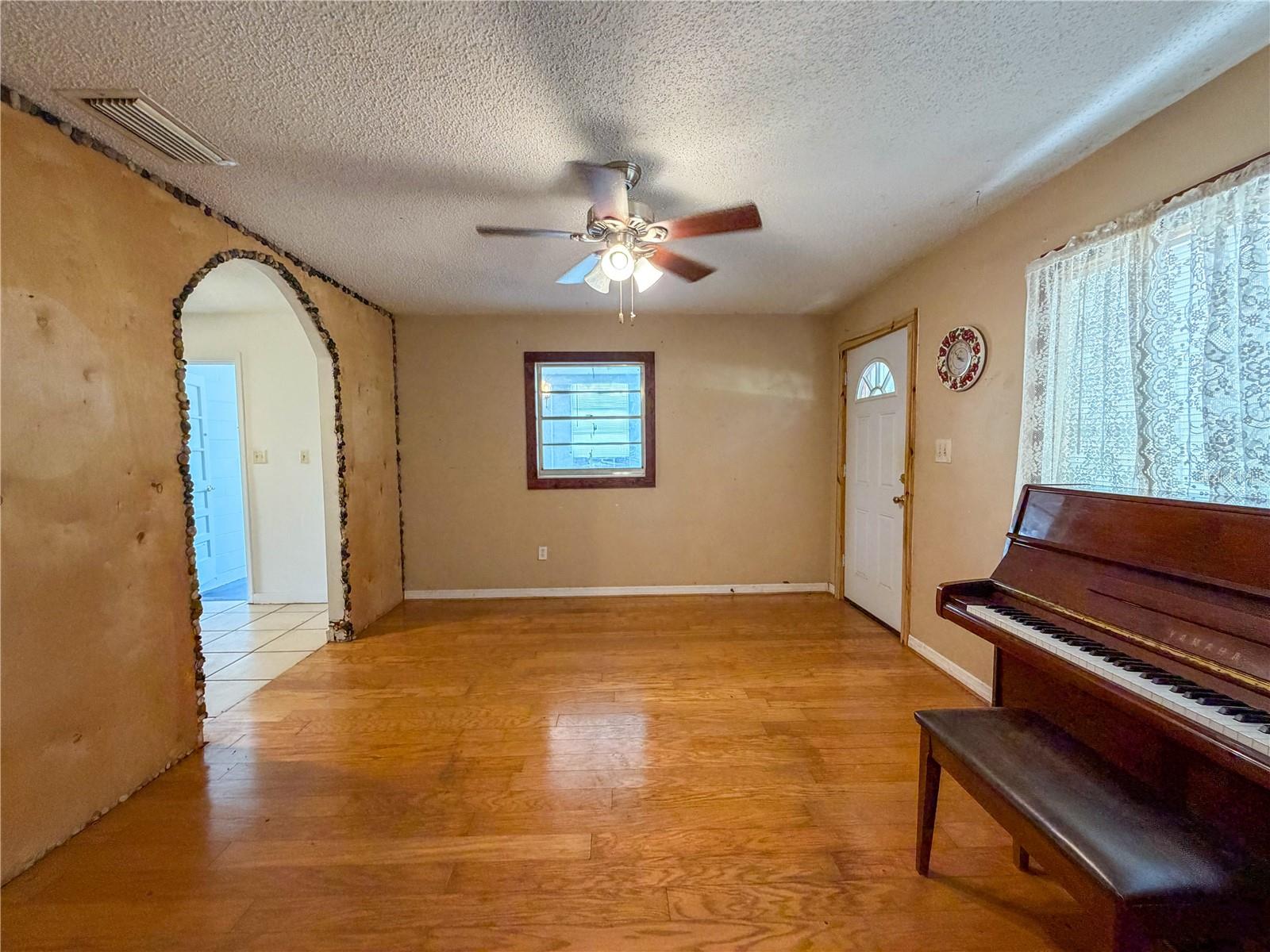SUN RAY HOMES 01 - Residential