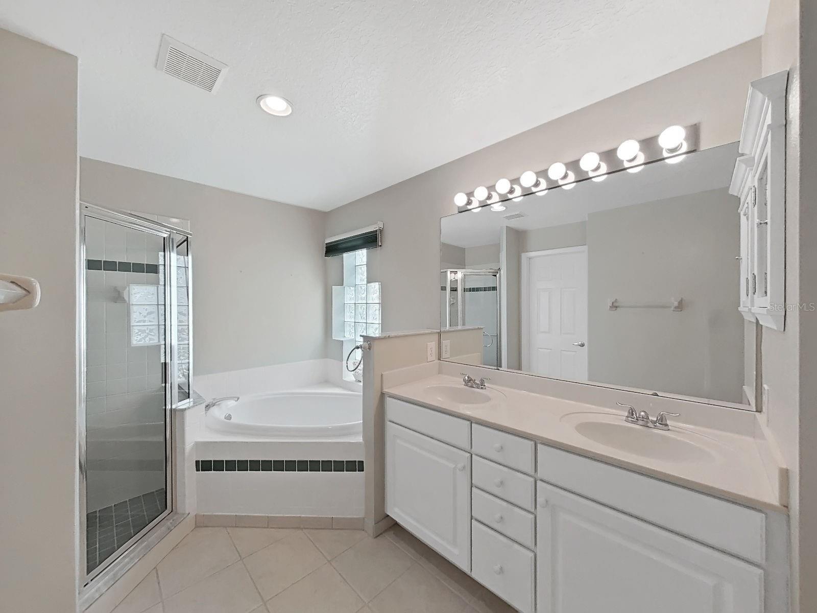 FAIRWAYS QUAIL HOLLOW PH 01 - Residential