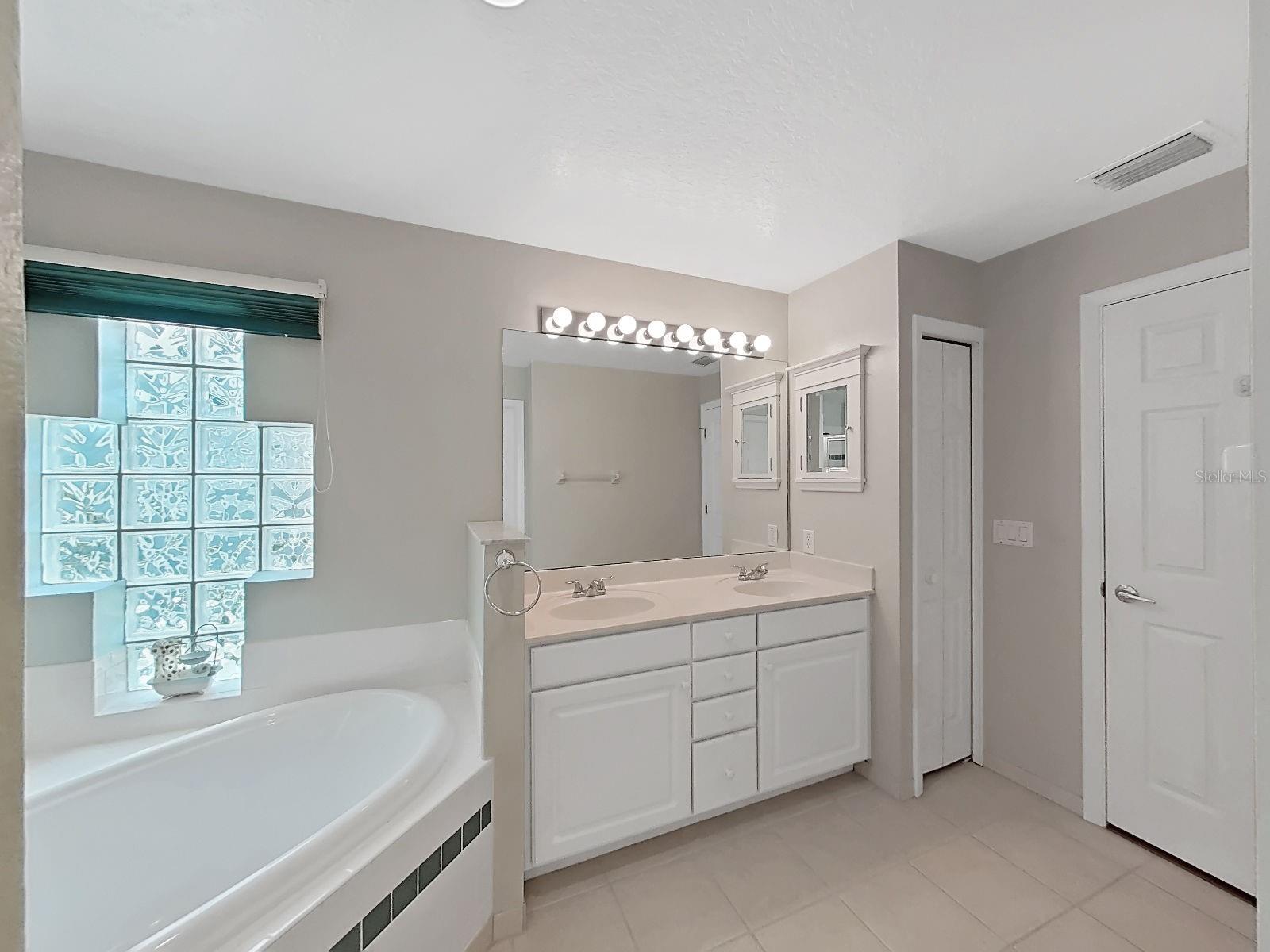 FAIRWAYS QUAIL HOLLOW PH 01 - Residential