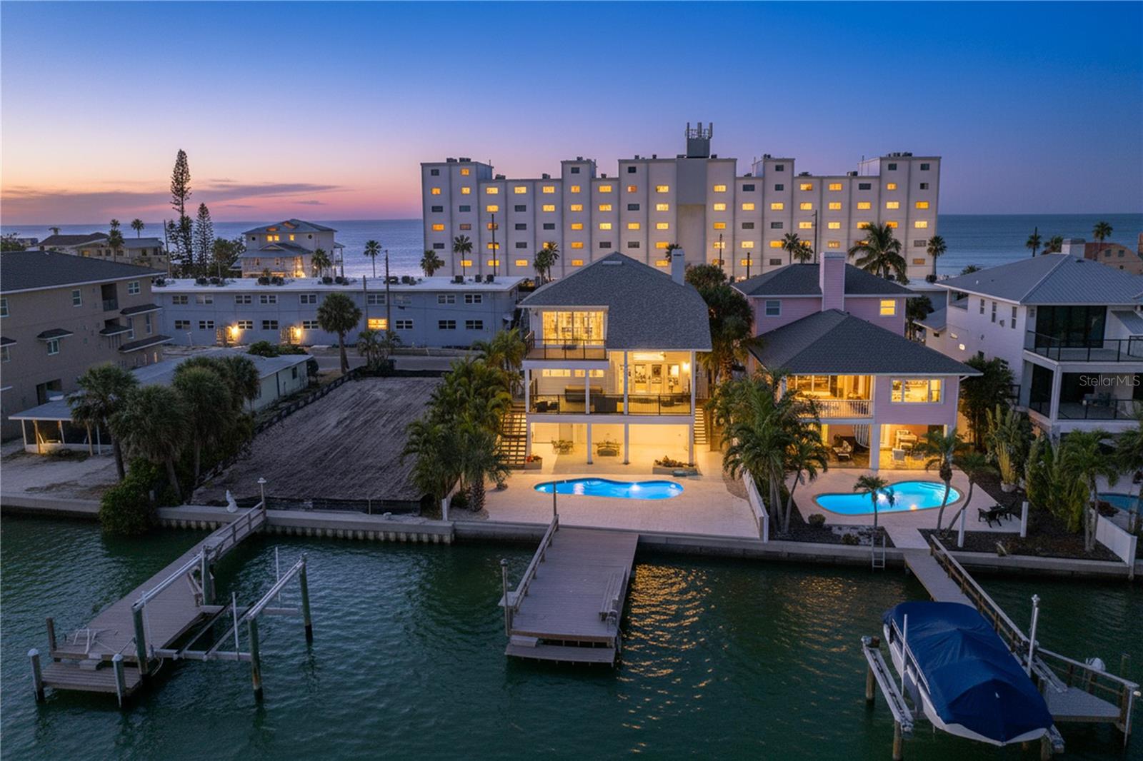 SUNSET LANDINGS - Residential