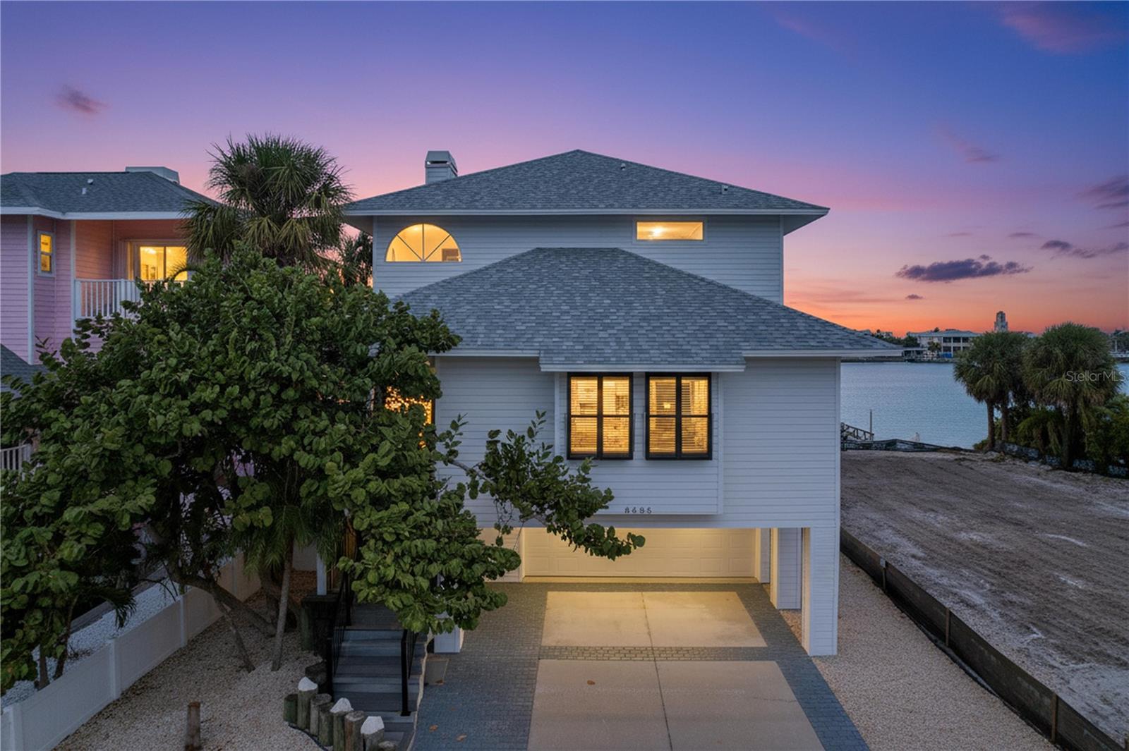 SUNSET LANDINGS - Residential
