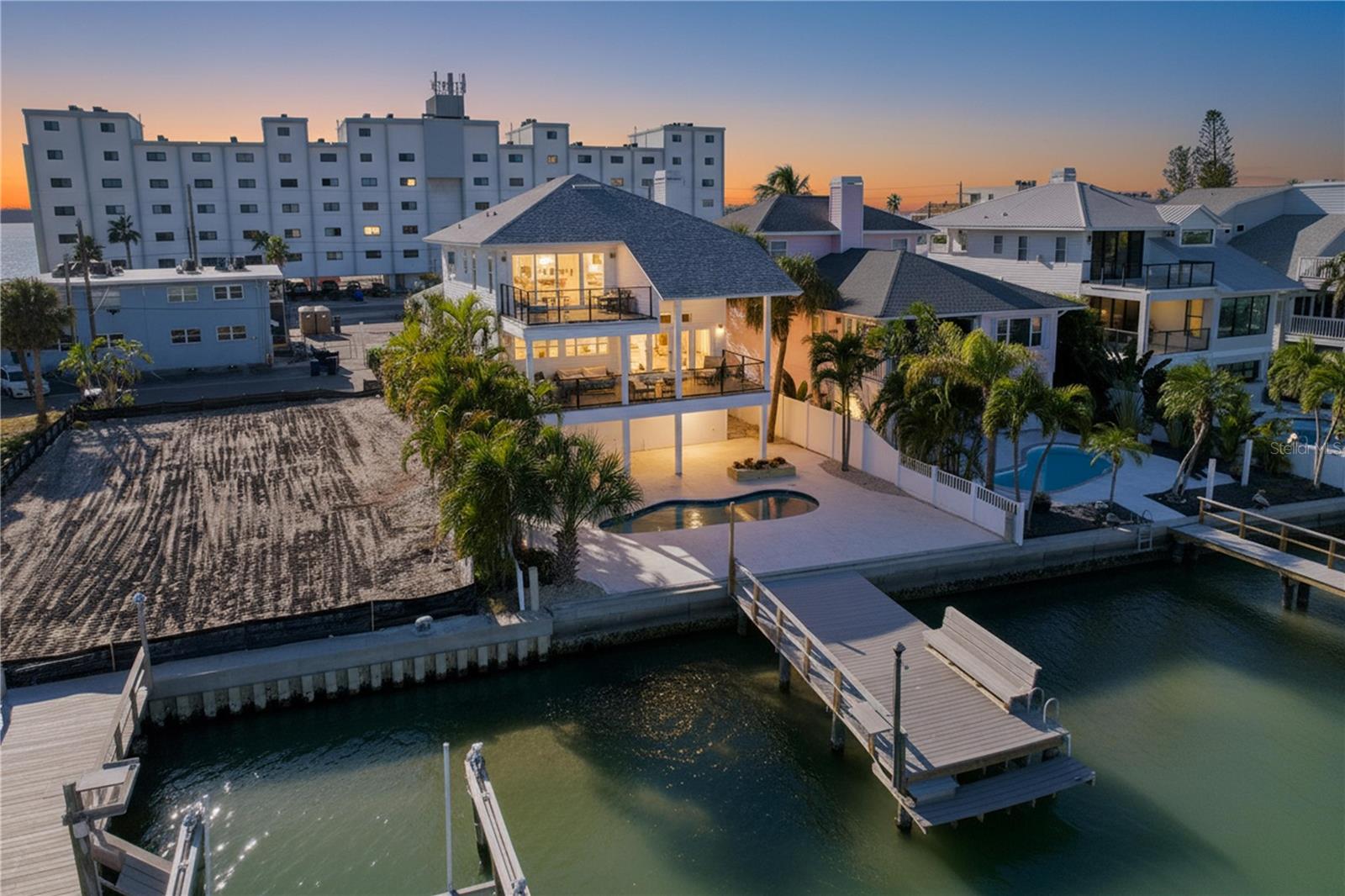 SUNSET LANDINGS - Residential