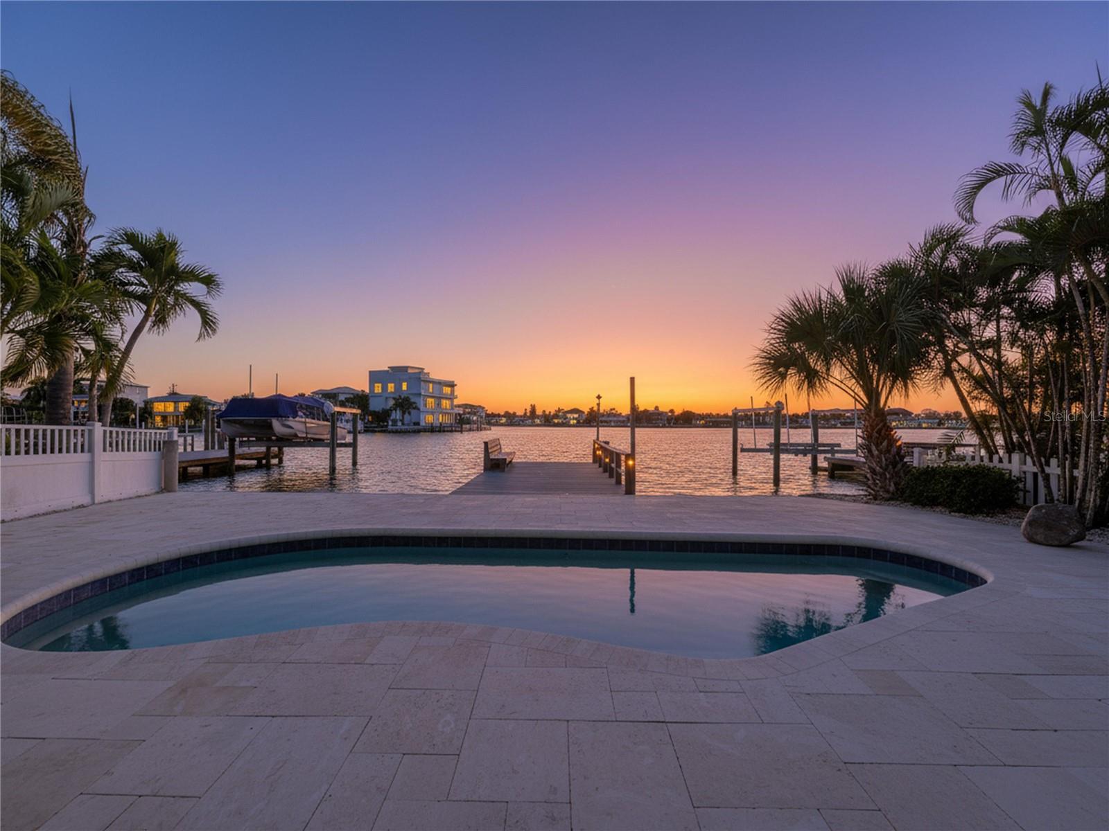 SUNSET LANDINGS - Residential