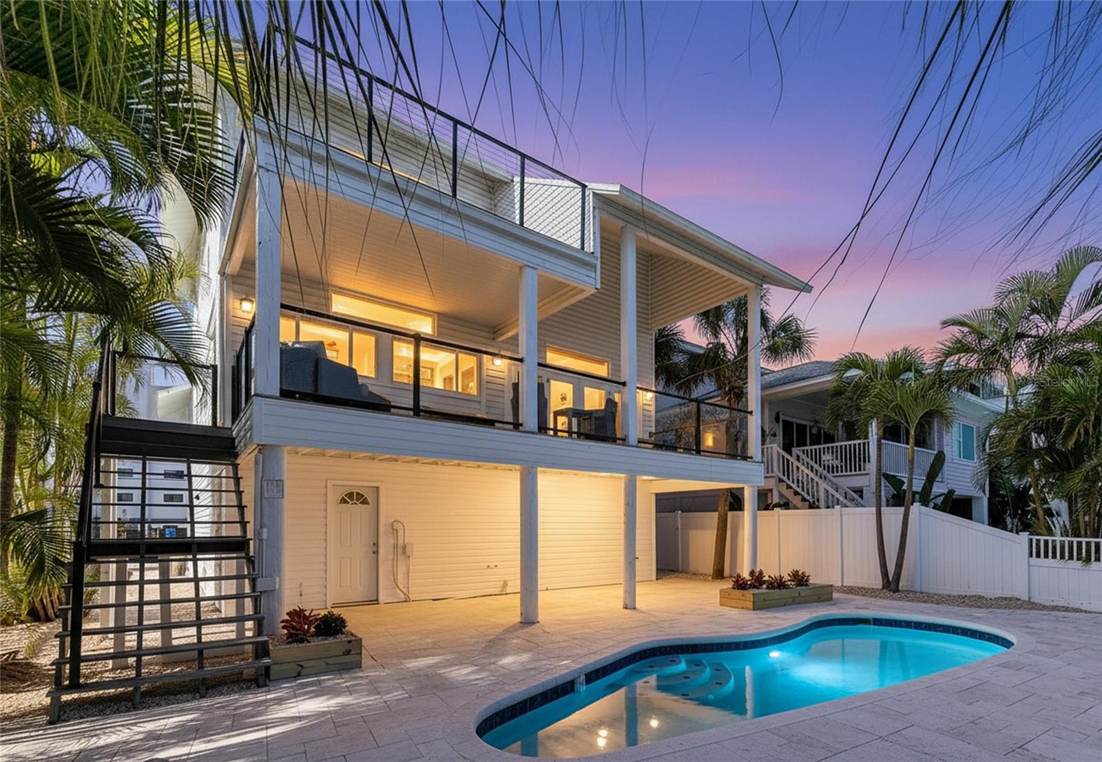 SUNSET LANDINGS - Residential