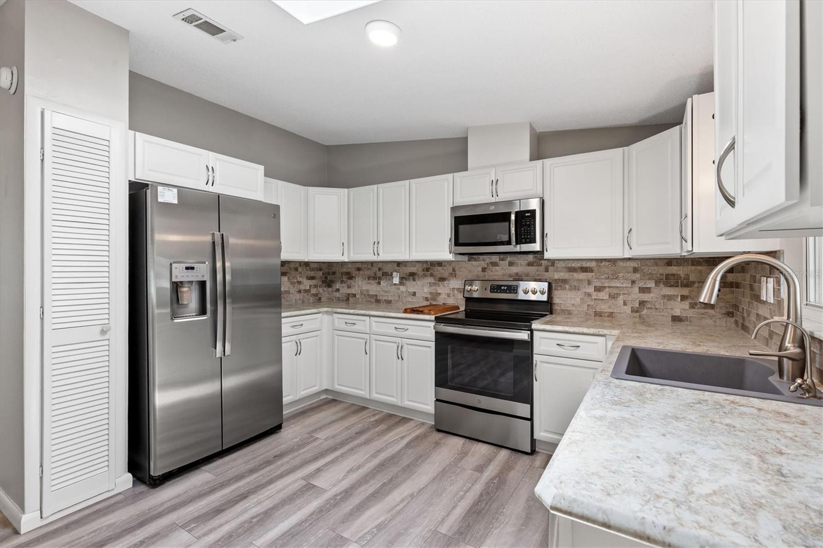 LADY LAKE ORANGE BLOSSOM GARDENS UNIT 10 - Residential