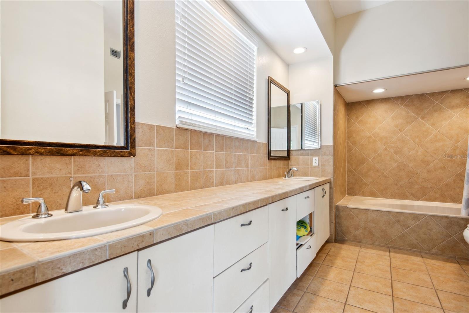 EGYPT LAKE BEACH CLUB A CONDOM - Residential Lease