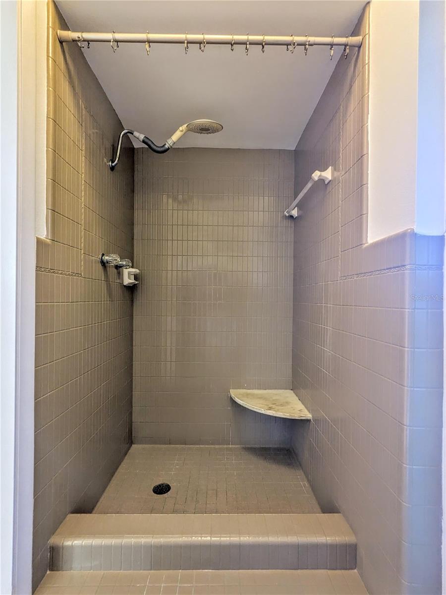 SIESTA ISLES - Residential Lease