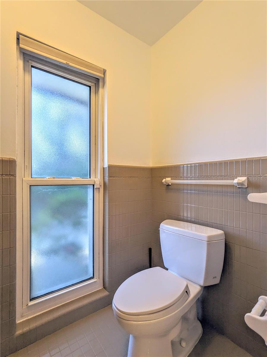 SIESTA ISLES - Residential Lease