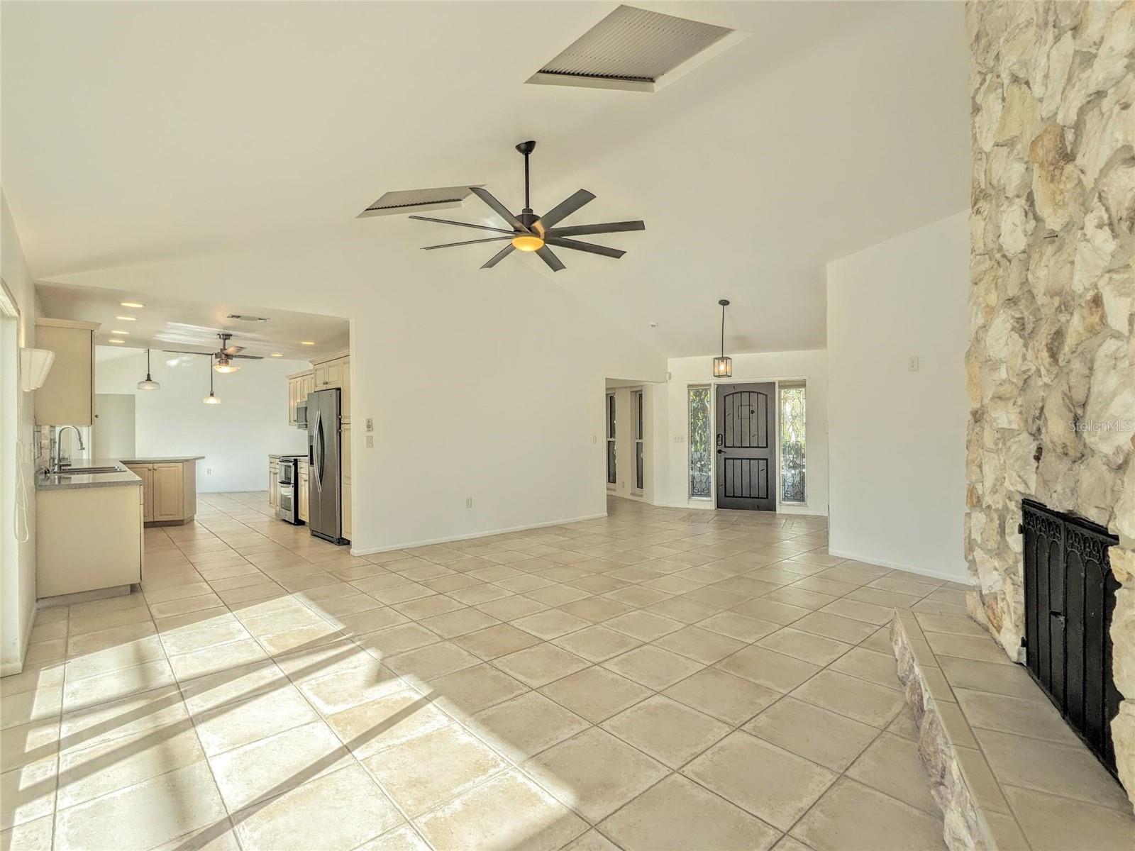 SIESTA ISLES - Residential Lease