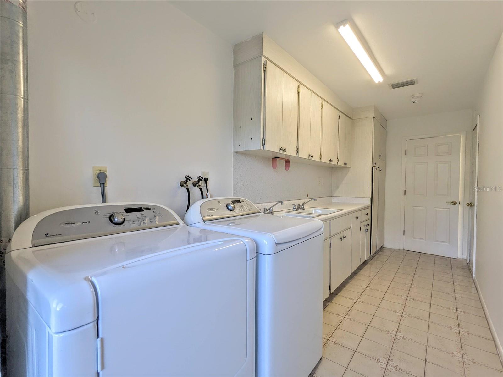 SIESTA ISLES - Residential Lease