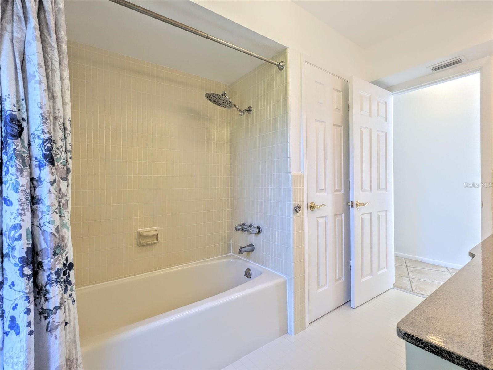 SIESTA ISLES - Residential Lease
