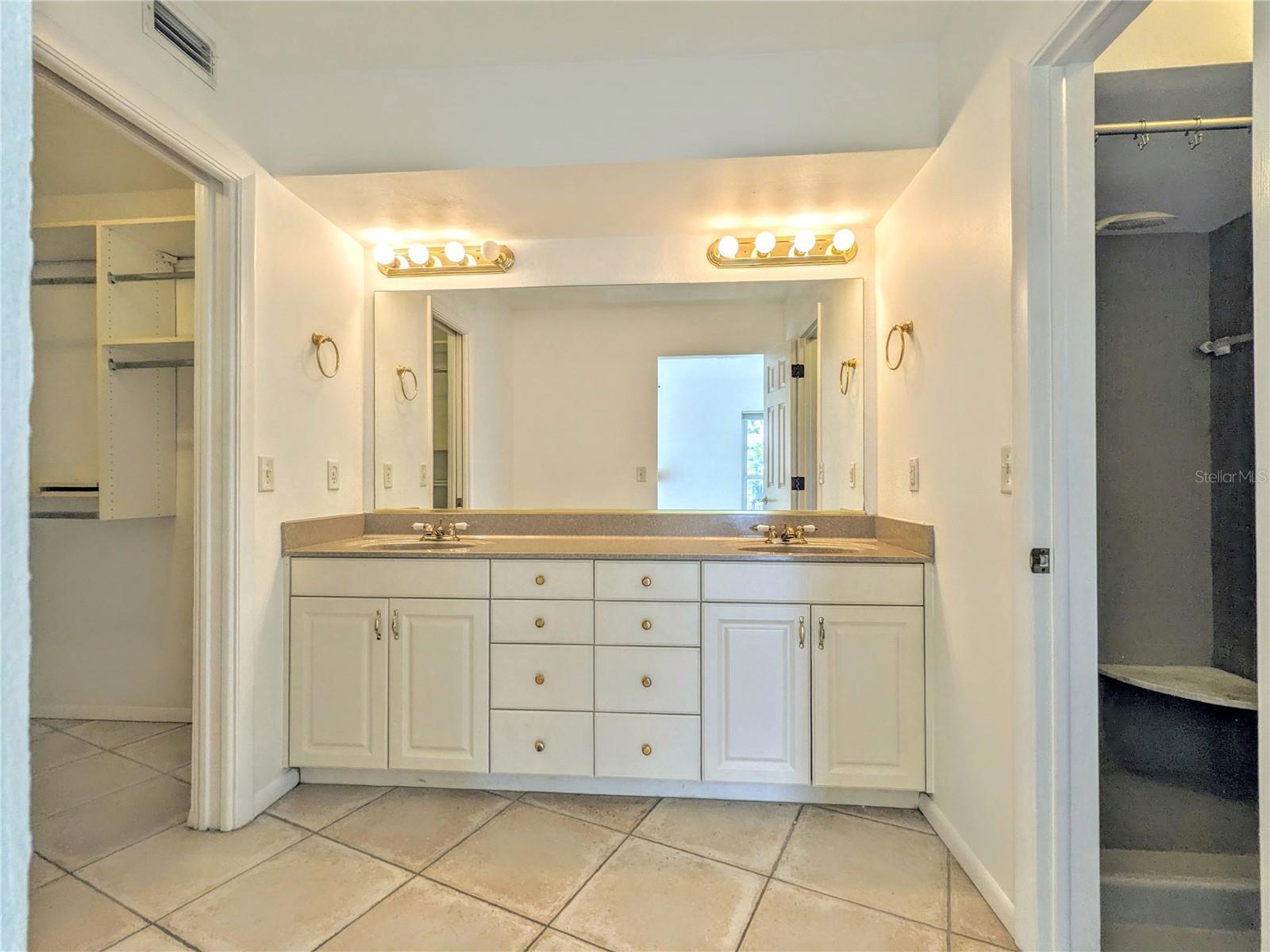 SIESTA ISLES - Residential Lease