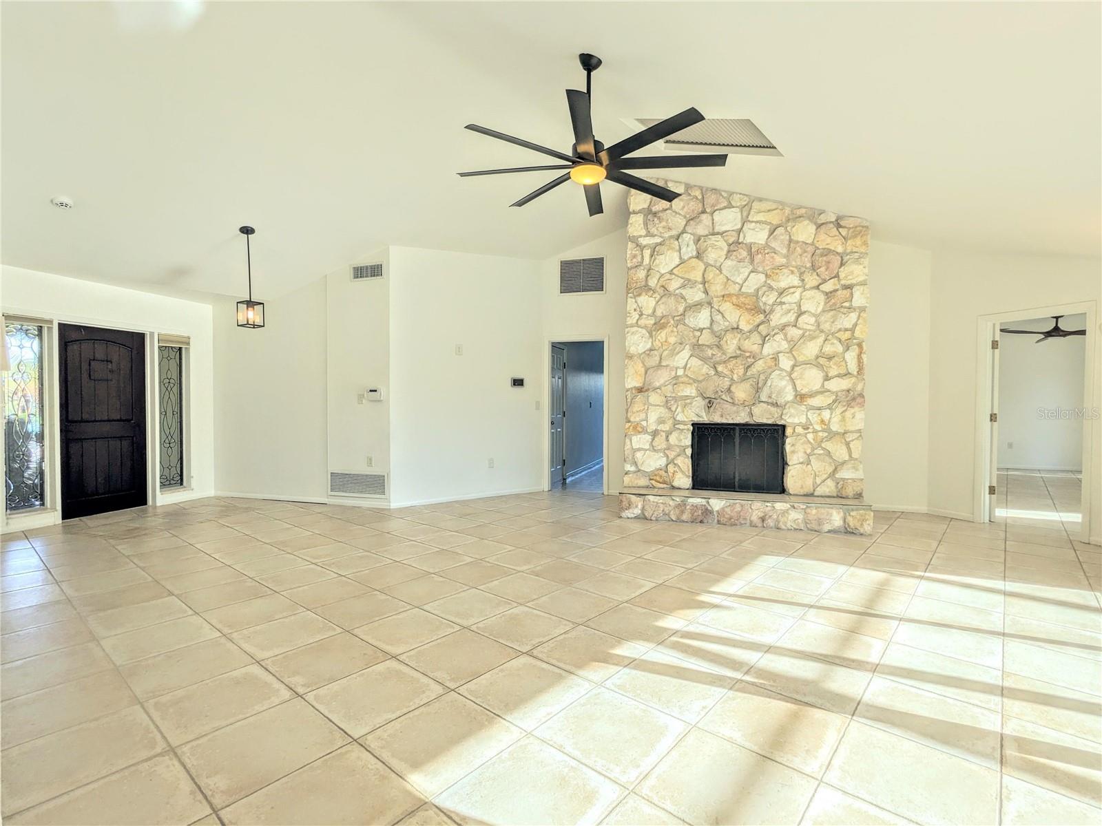 SIESTA ISLES - Residential Lease