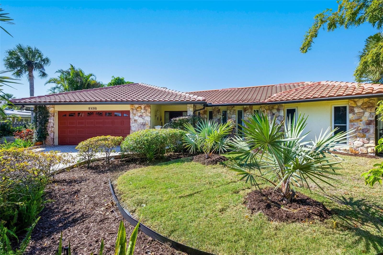 SIESTA ISLES - Residential Lease