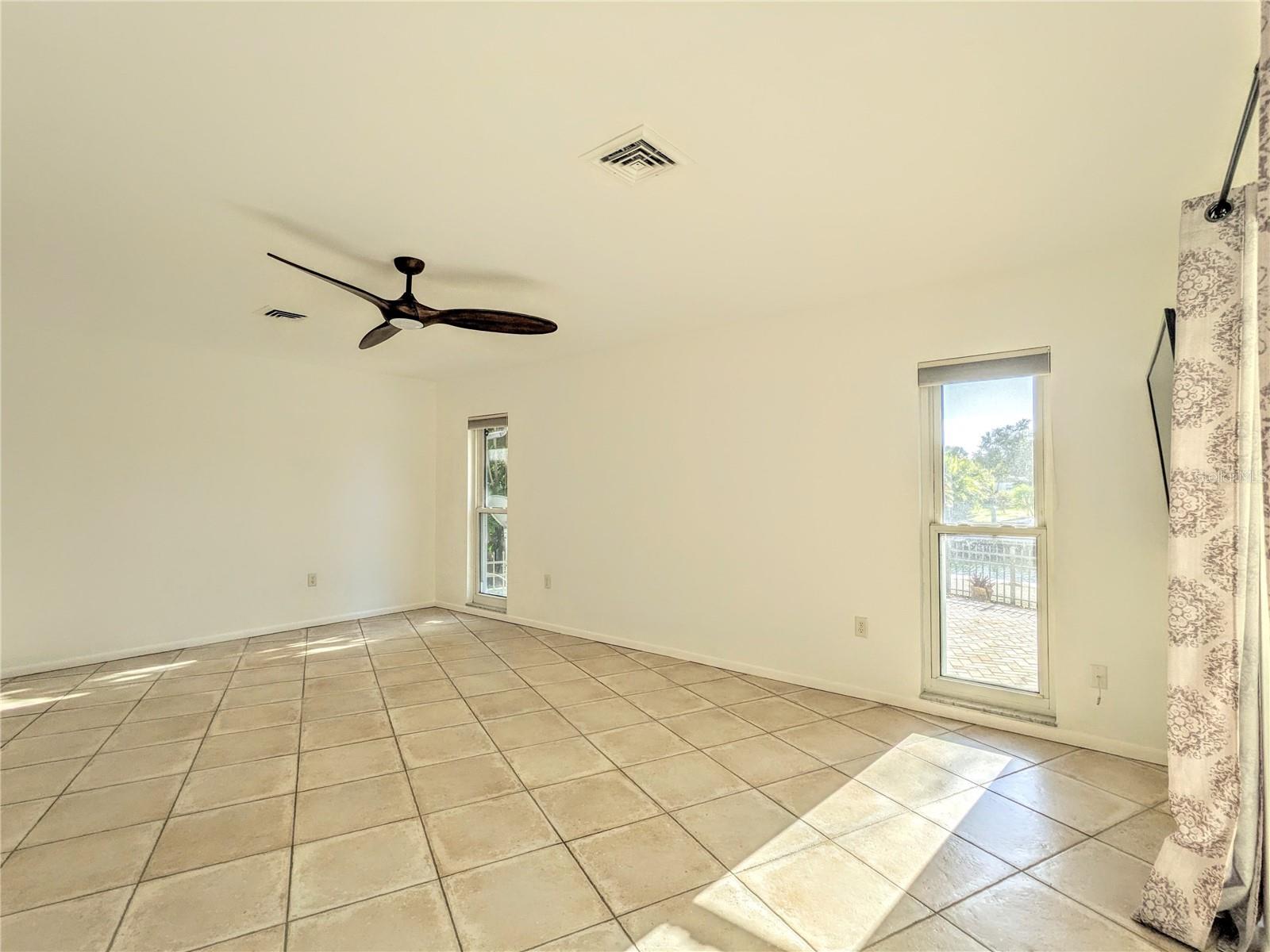 SIESTA ISLES - Residential Lease