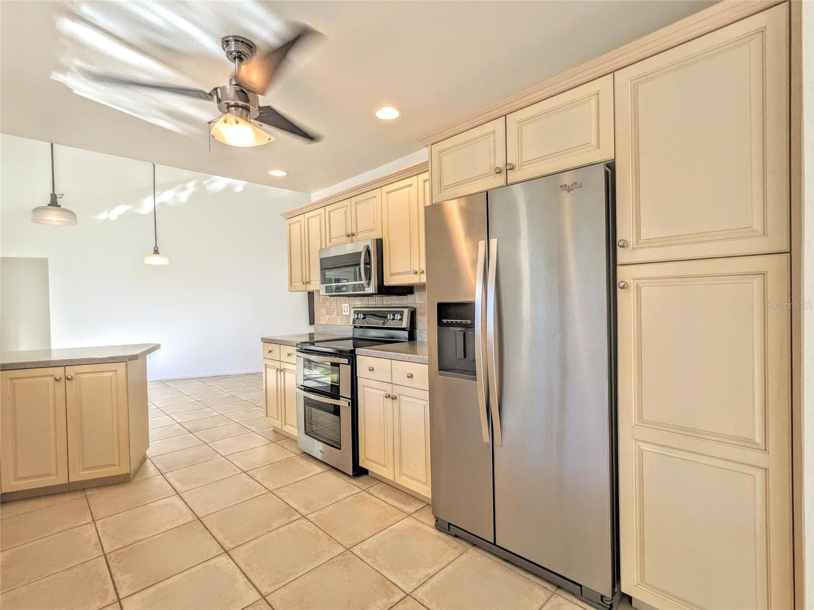 SIESTA ISLES - Residential Lease