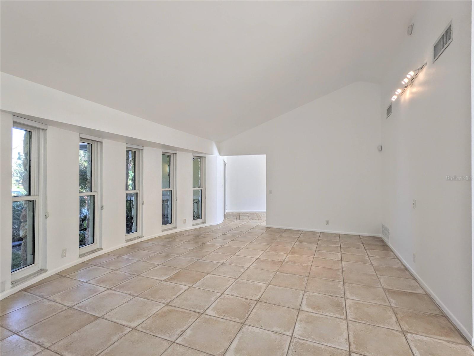SIESTA ISLES - Residential Lease