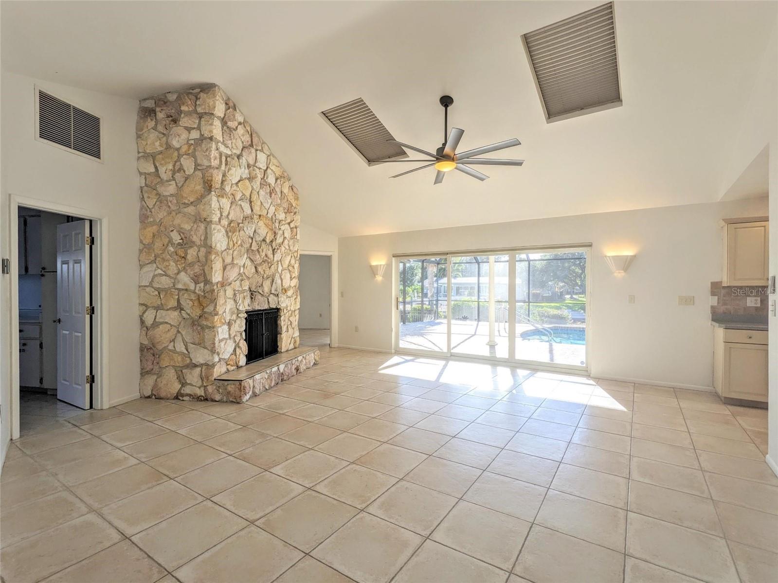SIESTA ISLES - Residential Lease