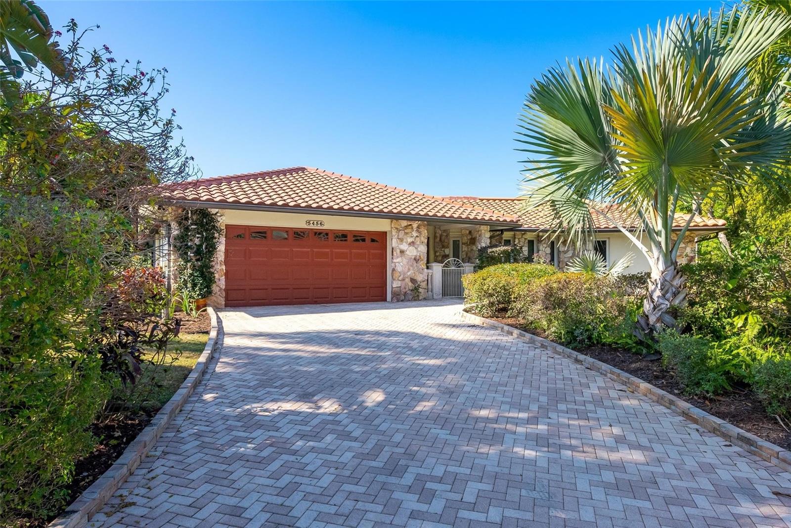 SIESTA ISLES - Residential Lease