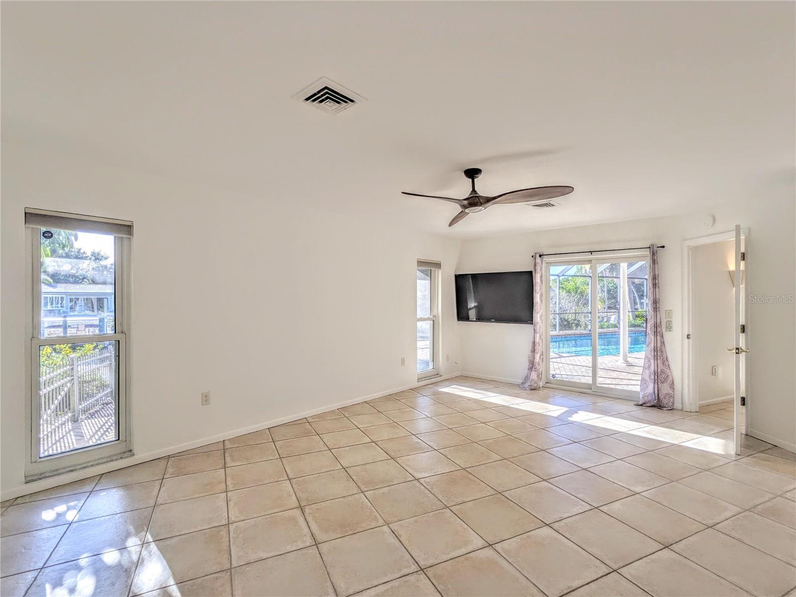 SIESTA ISLES - Residential Lease