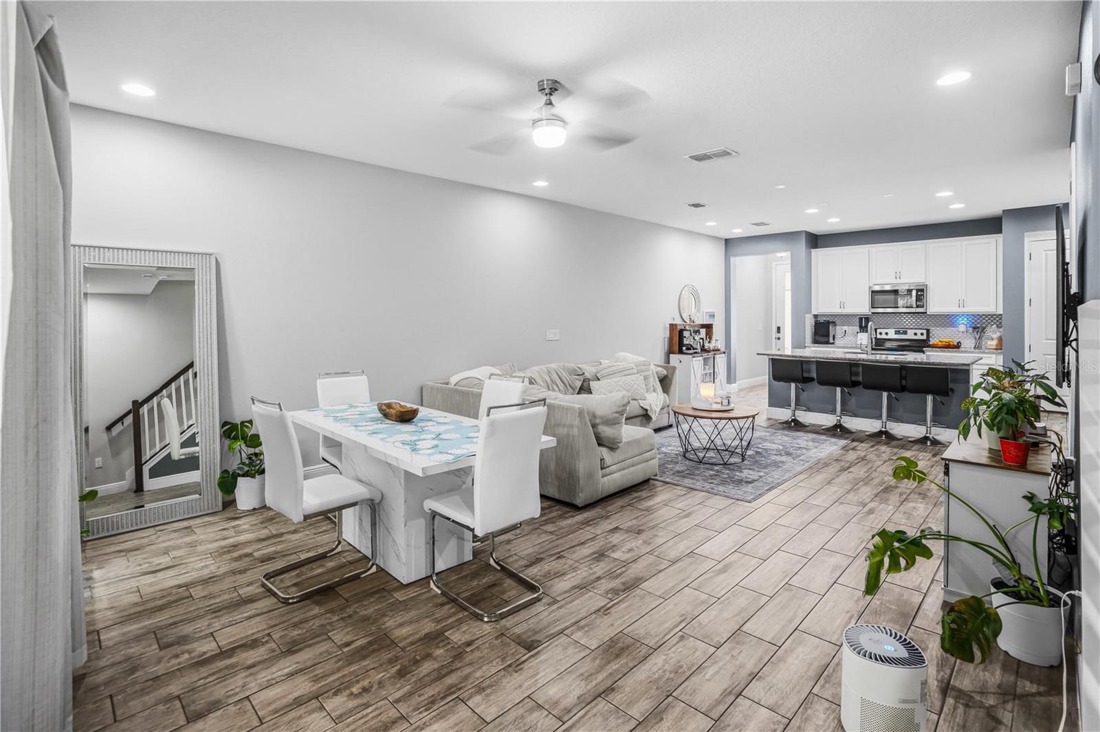 BAYSIDE TERRACE - Residential