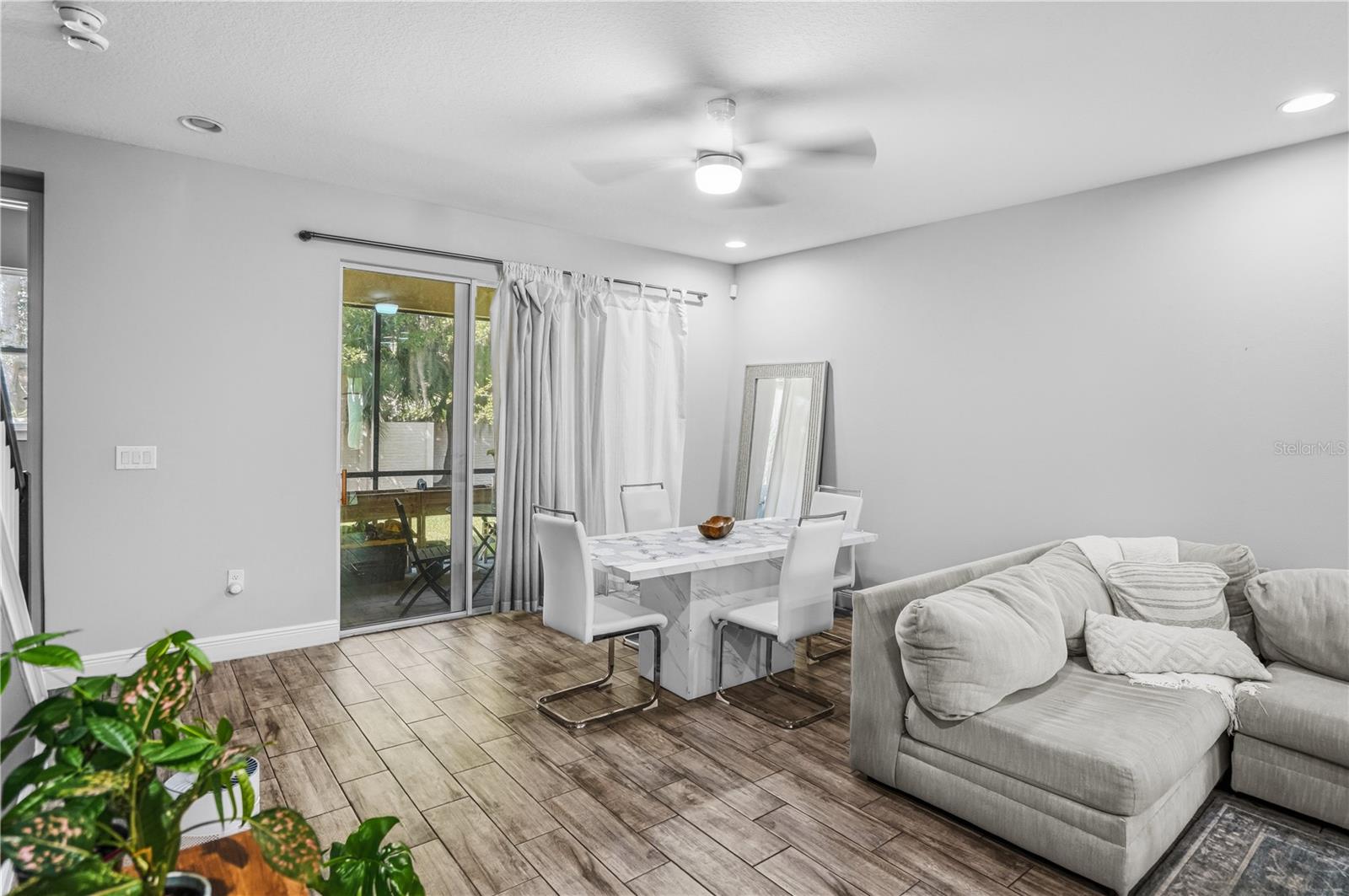 BAYSIDE TERRACE - Residential