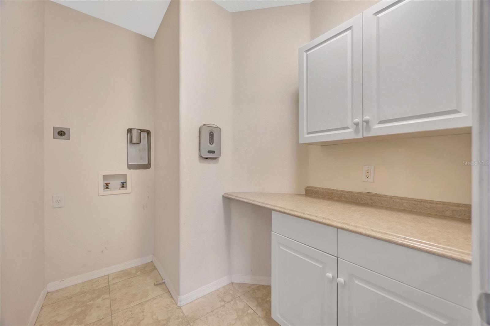 LUXURY CONDO AT FISHHAW - Residential