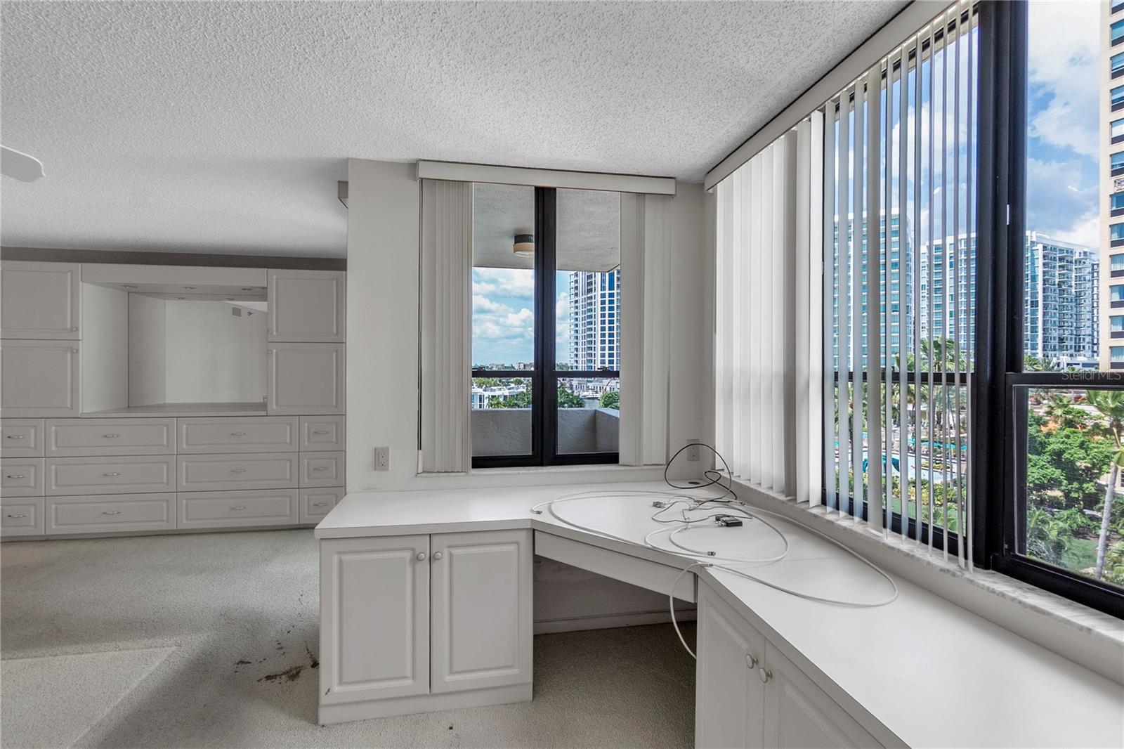 LAWRENCE POINTE I - Residential