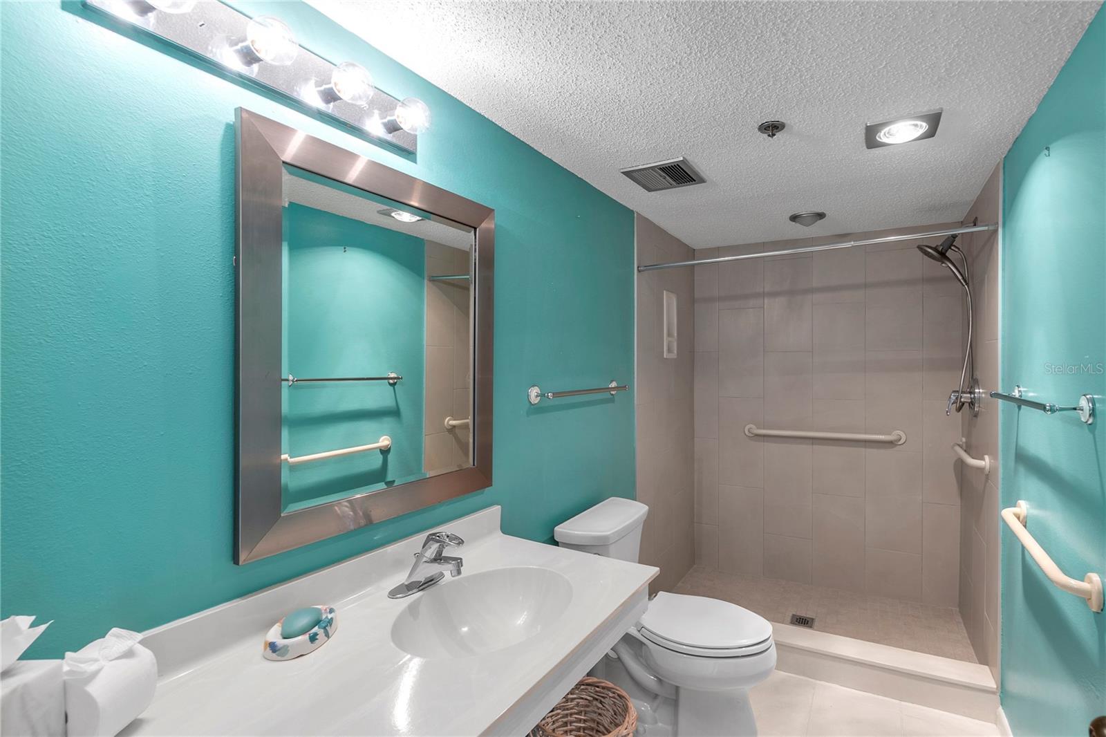 LAWRENCE POINTE I - Residential