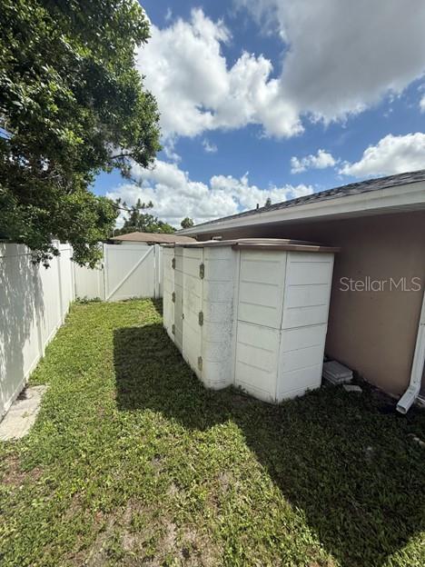 GLEN OAKS COUNTRY CLUB ESTATES - Residential Lease