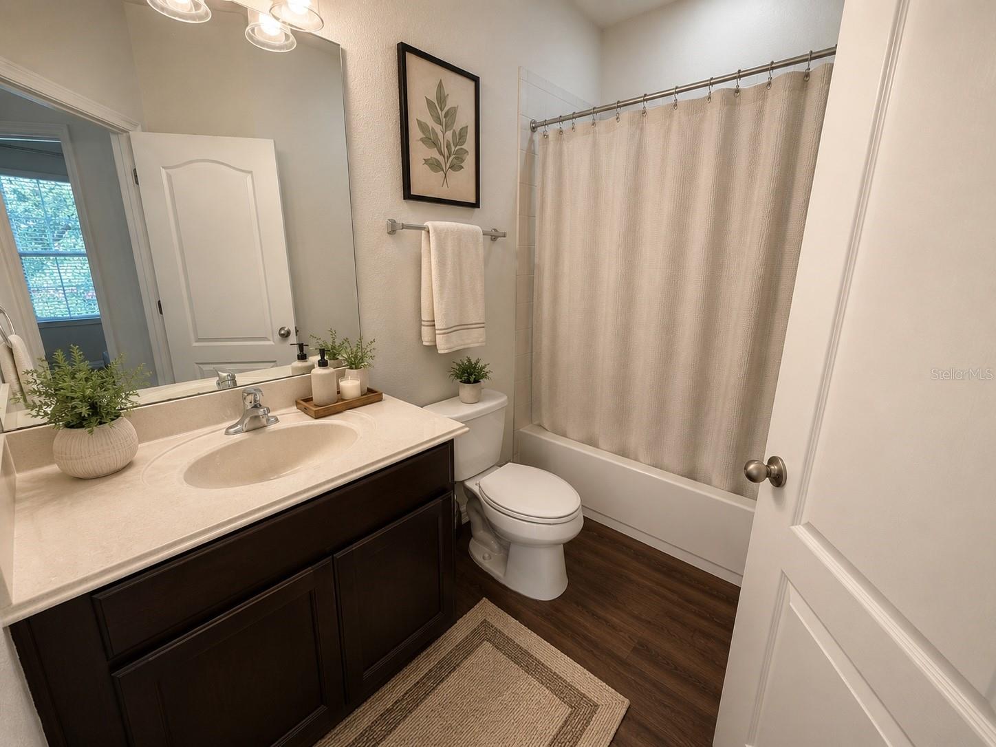 LAKES/WINDERMER LAKE REAMS TWNHM - Residential Lease