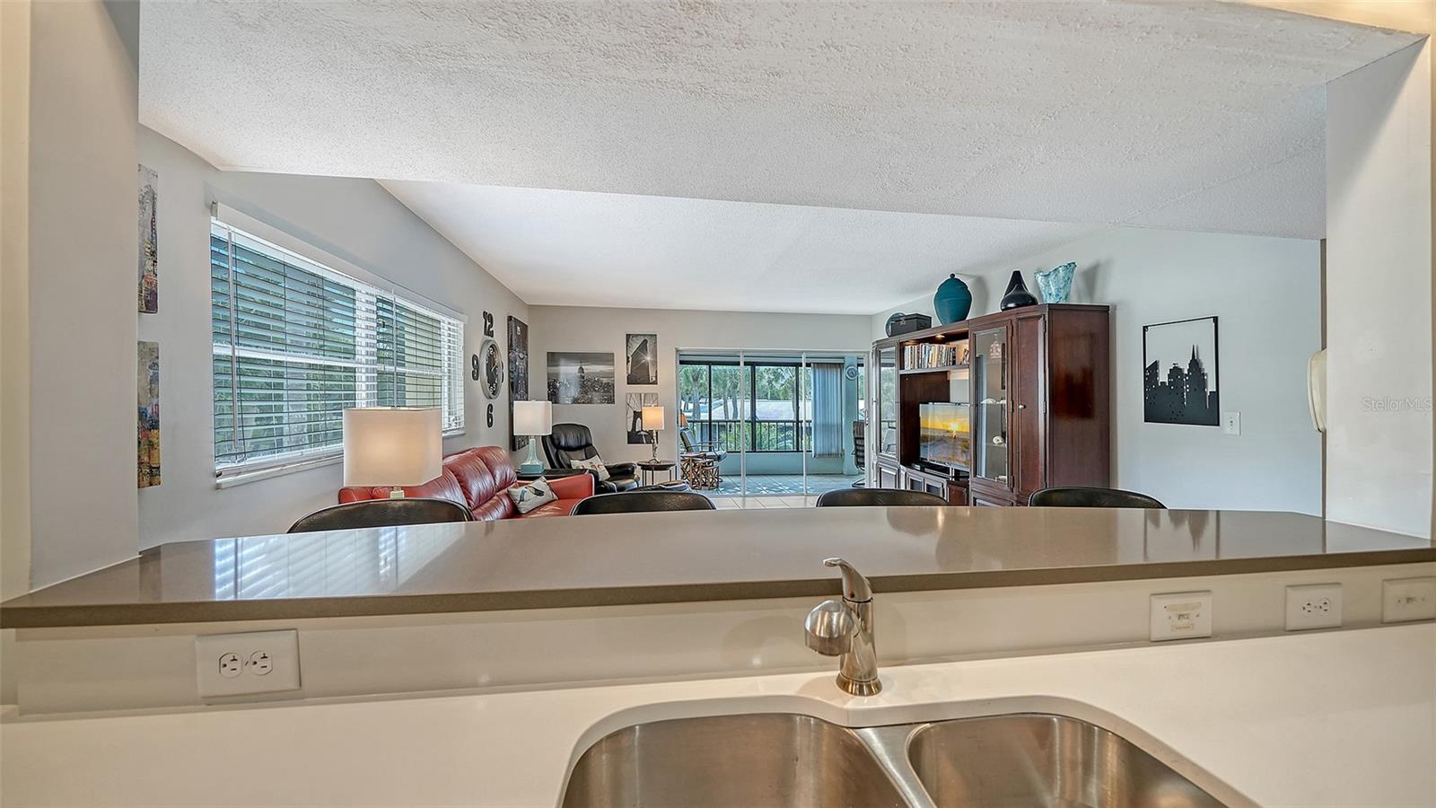 WHISPERING SANDS - Residential