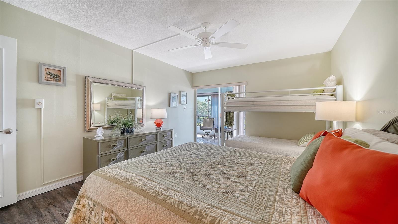 WHISPERING SANDS - Residential