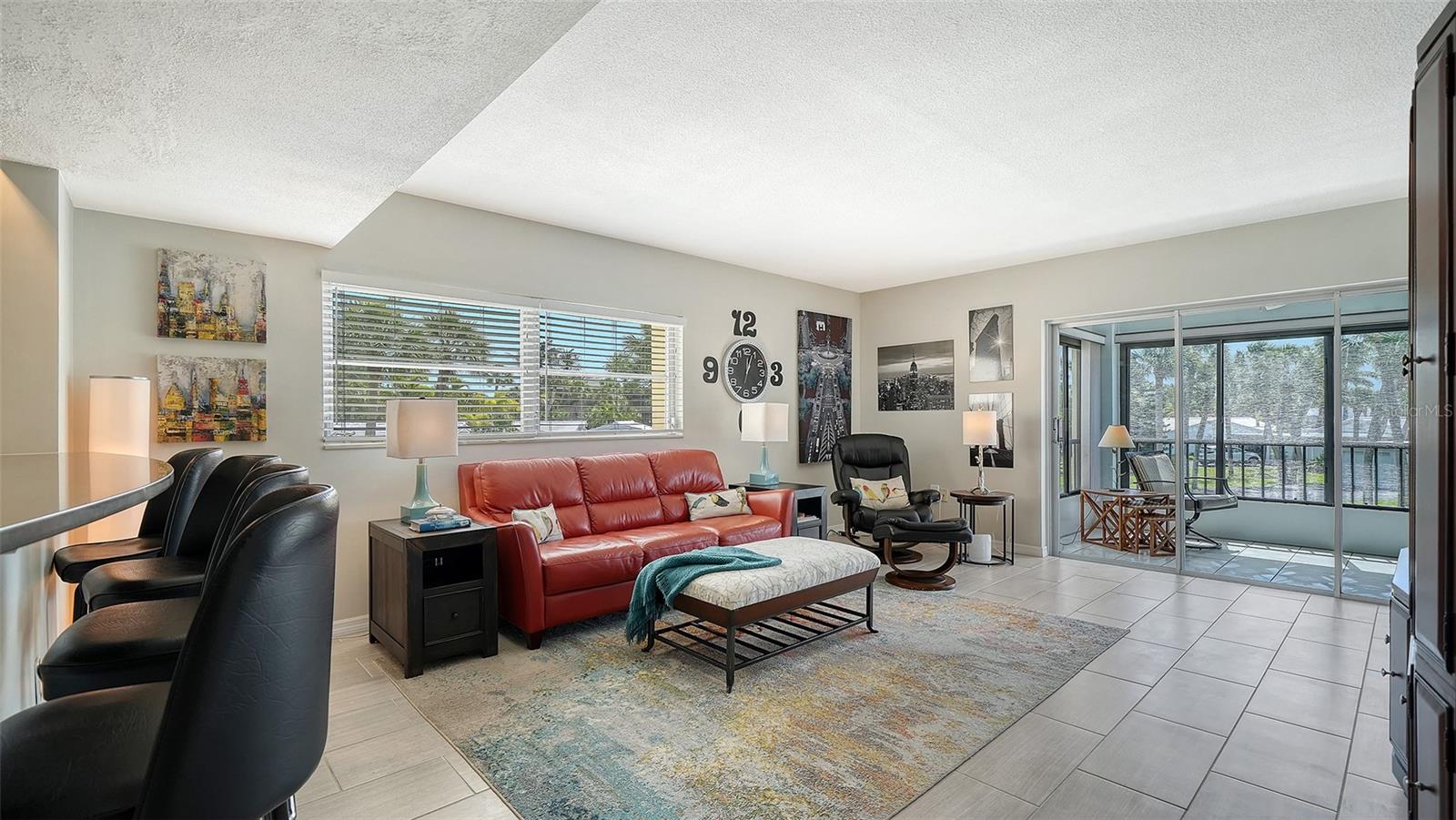 WHISPERING SANDS - Residential