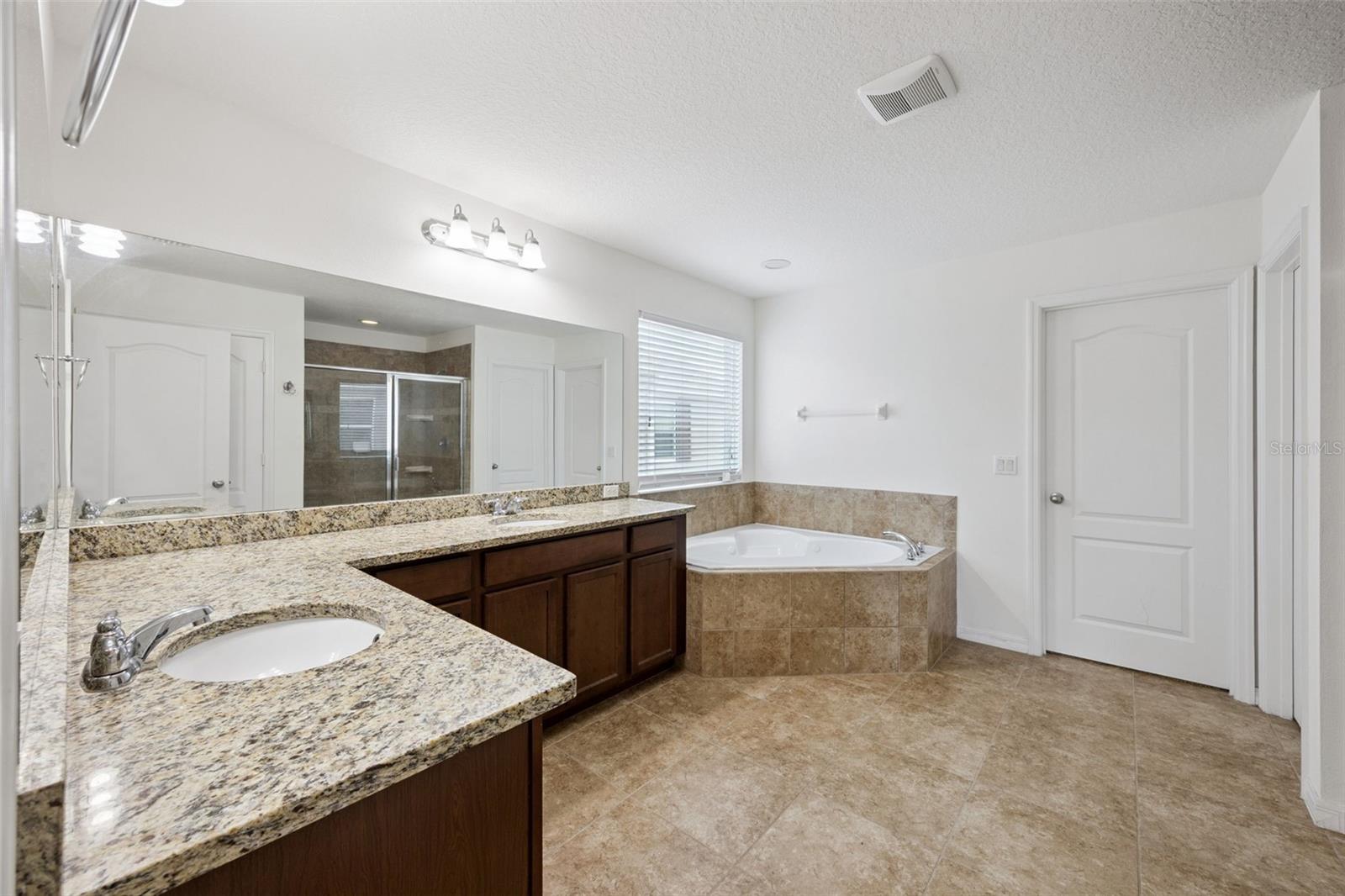 WOODLAND LAKES PRESERVE PH - Residential
