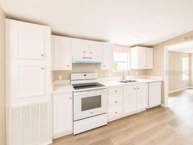 CALOOSA LAKE VILLAGE - Residential