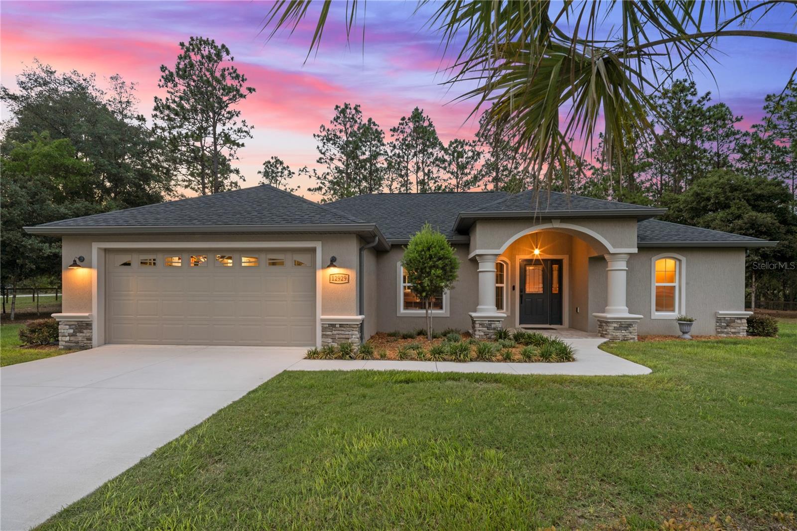 ROLLING HILLS - Residential