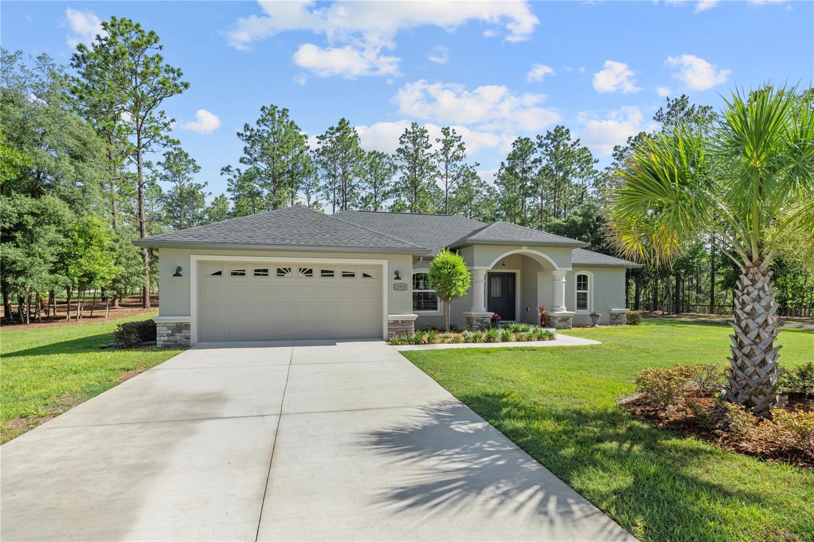 ROLLING HILLS - Residential