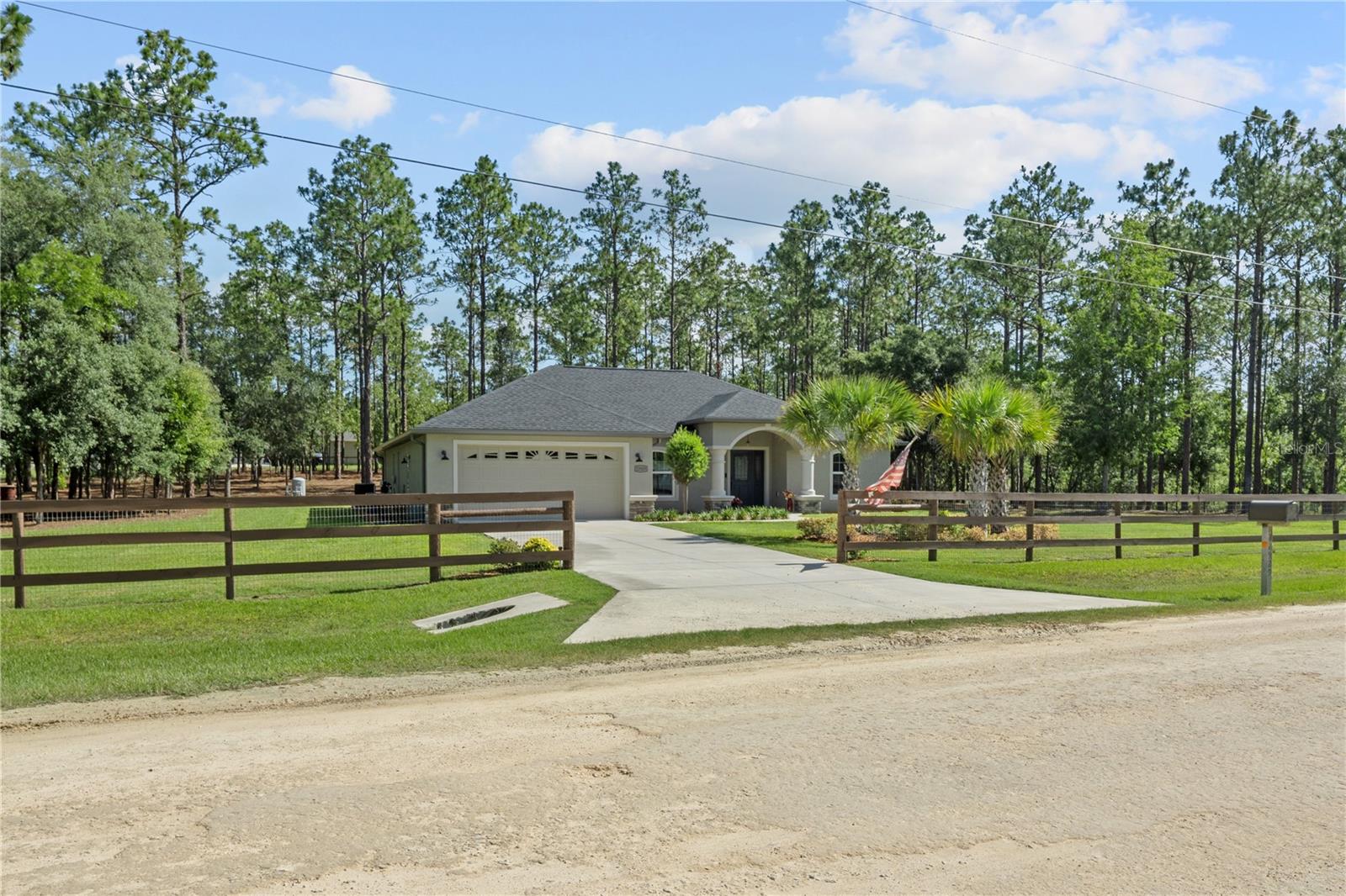 ROLLING HILLS - Residential