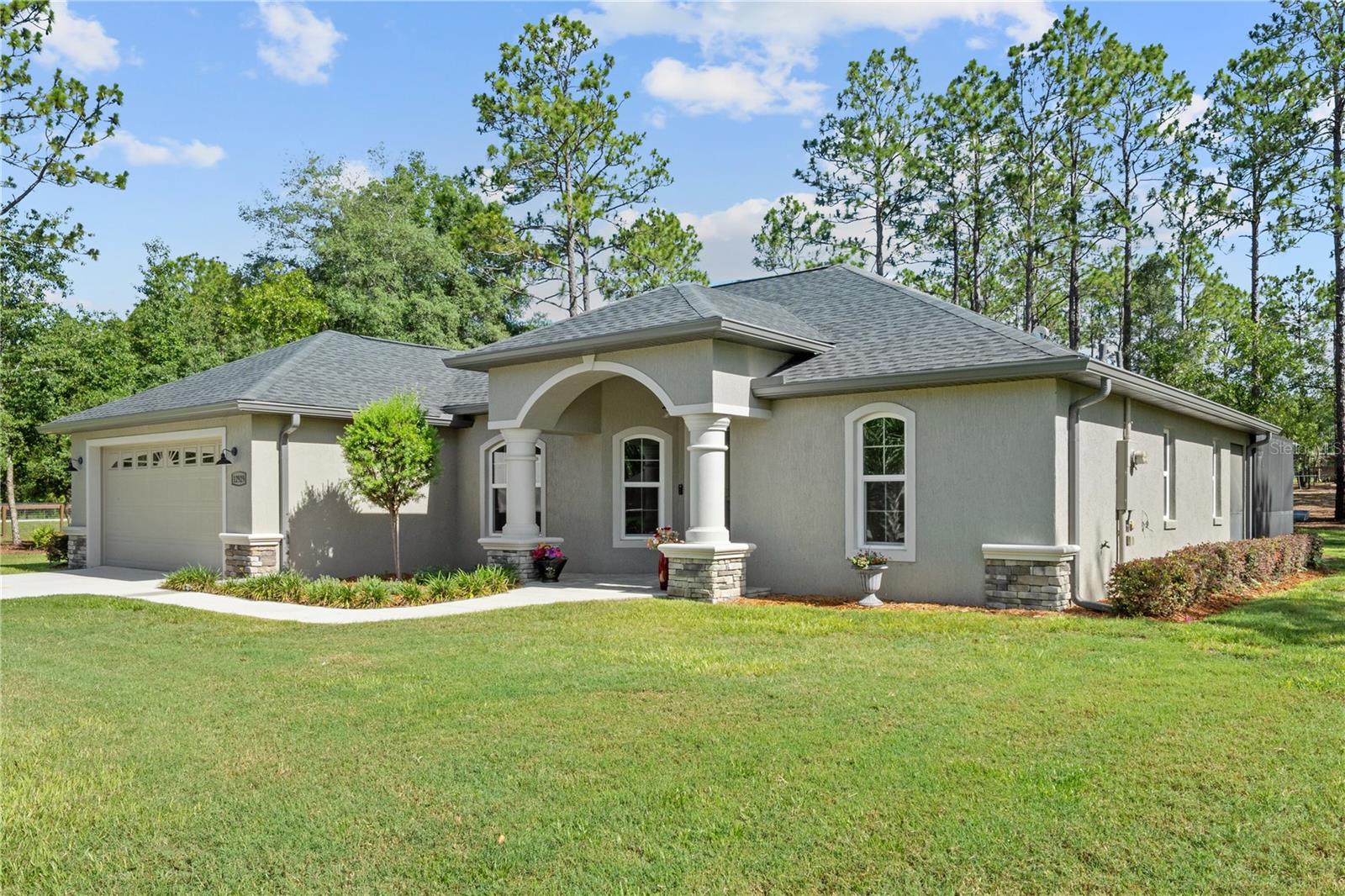 ROLLING HILLS - Residential