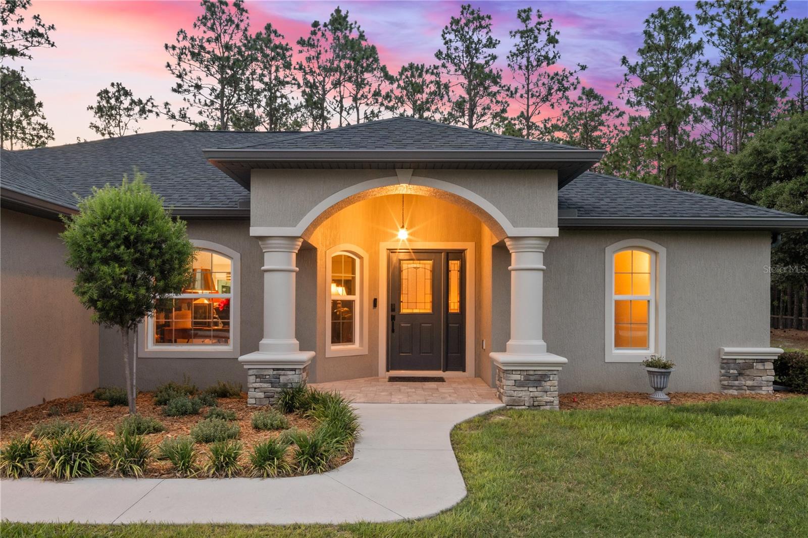 ROLLING HILLS - Residential