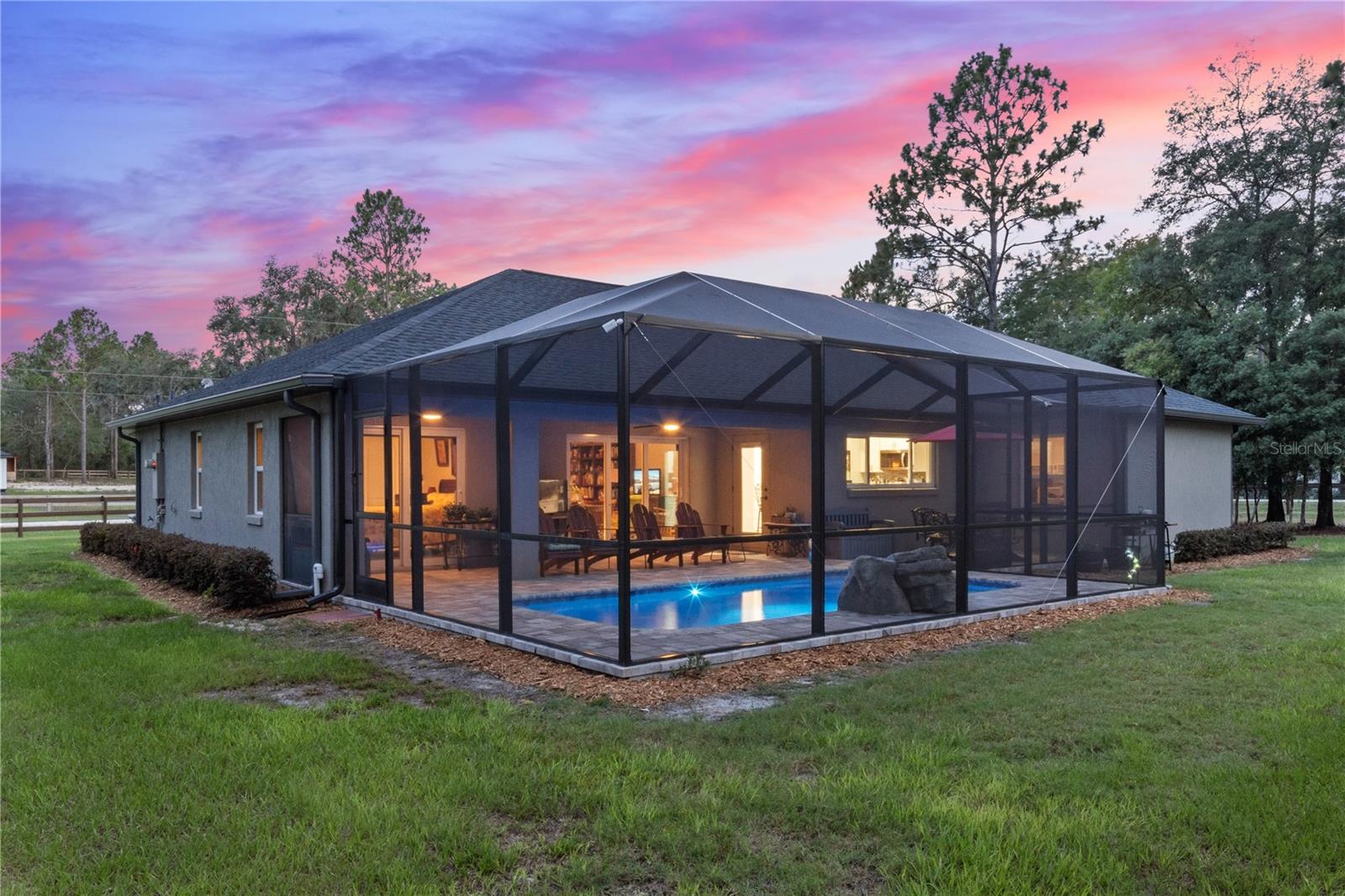 ROLLING HILLS - Residential