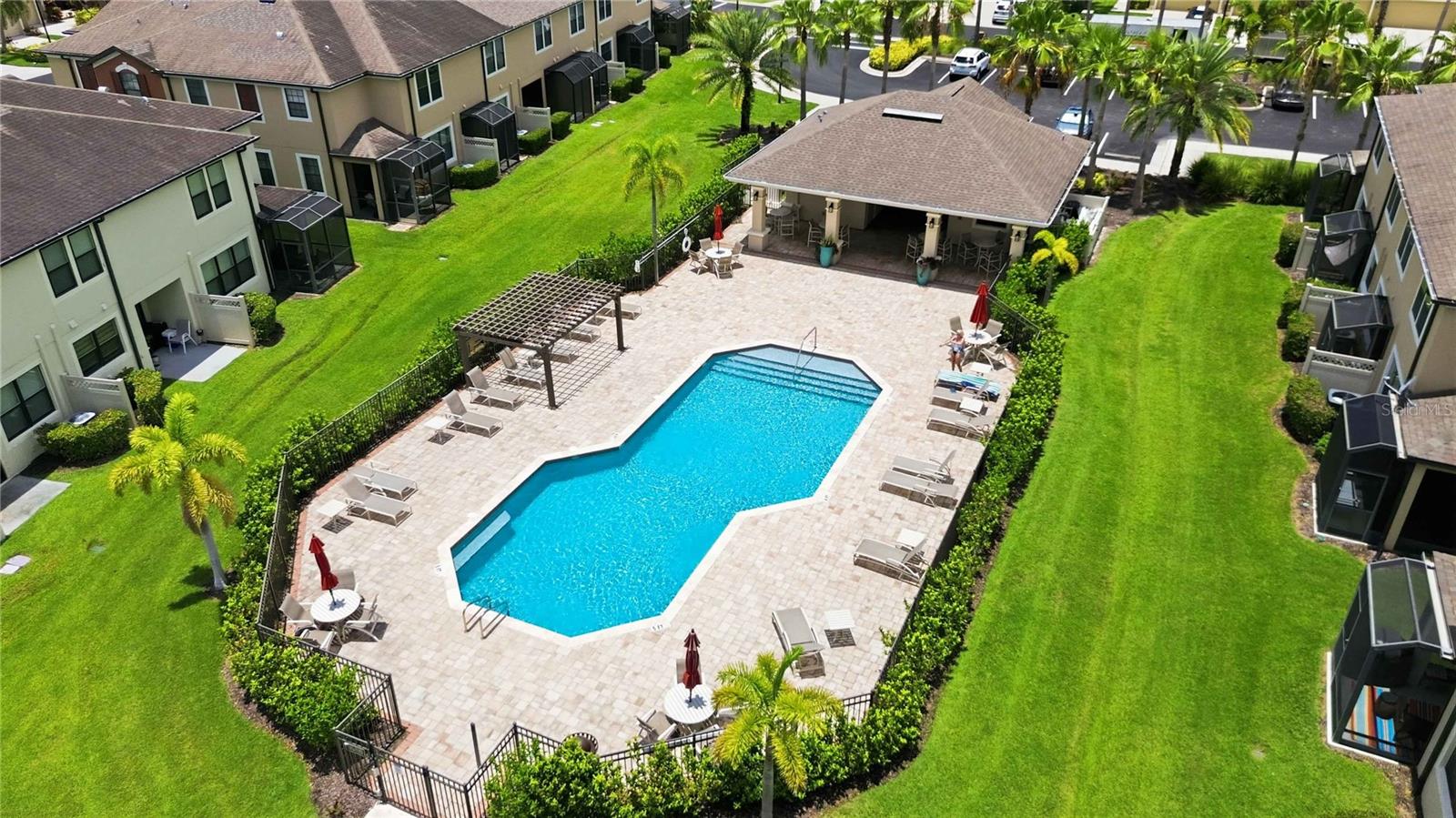 CREEKWOOD TWNHMS - Residential